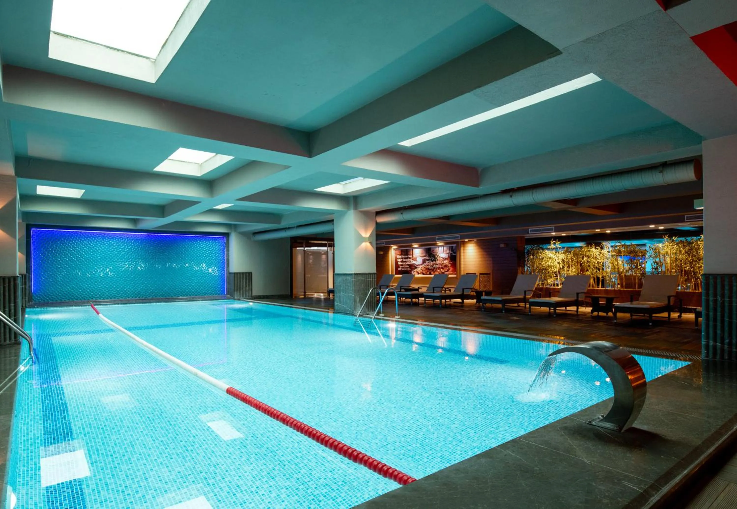 Swimming pool in Windsor Hotel & Convention Center Istanbul