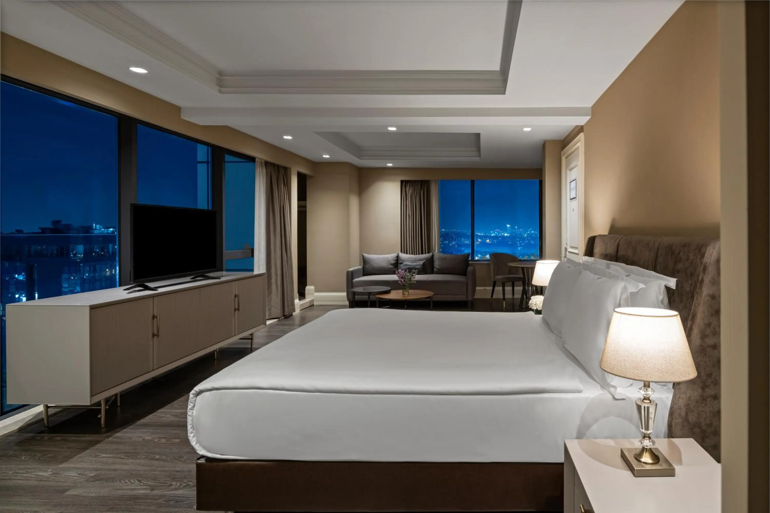 Bedroom, Bed in Windsor Hotel & Convention Center Istanbul
