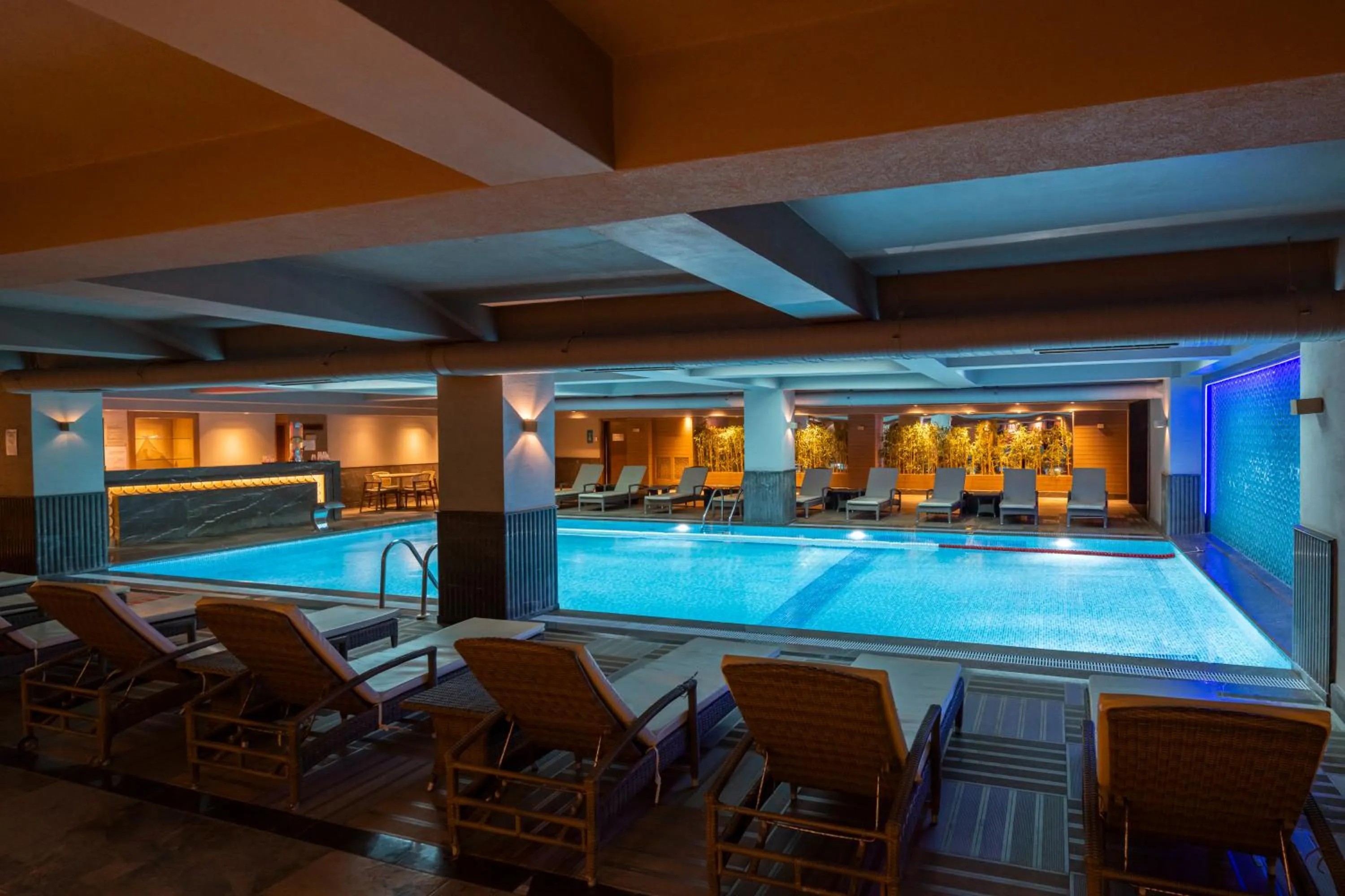 Swimming pool in Windsor Hotel & Convention Center Istanbul