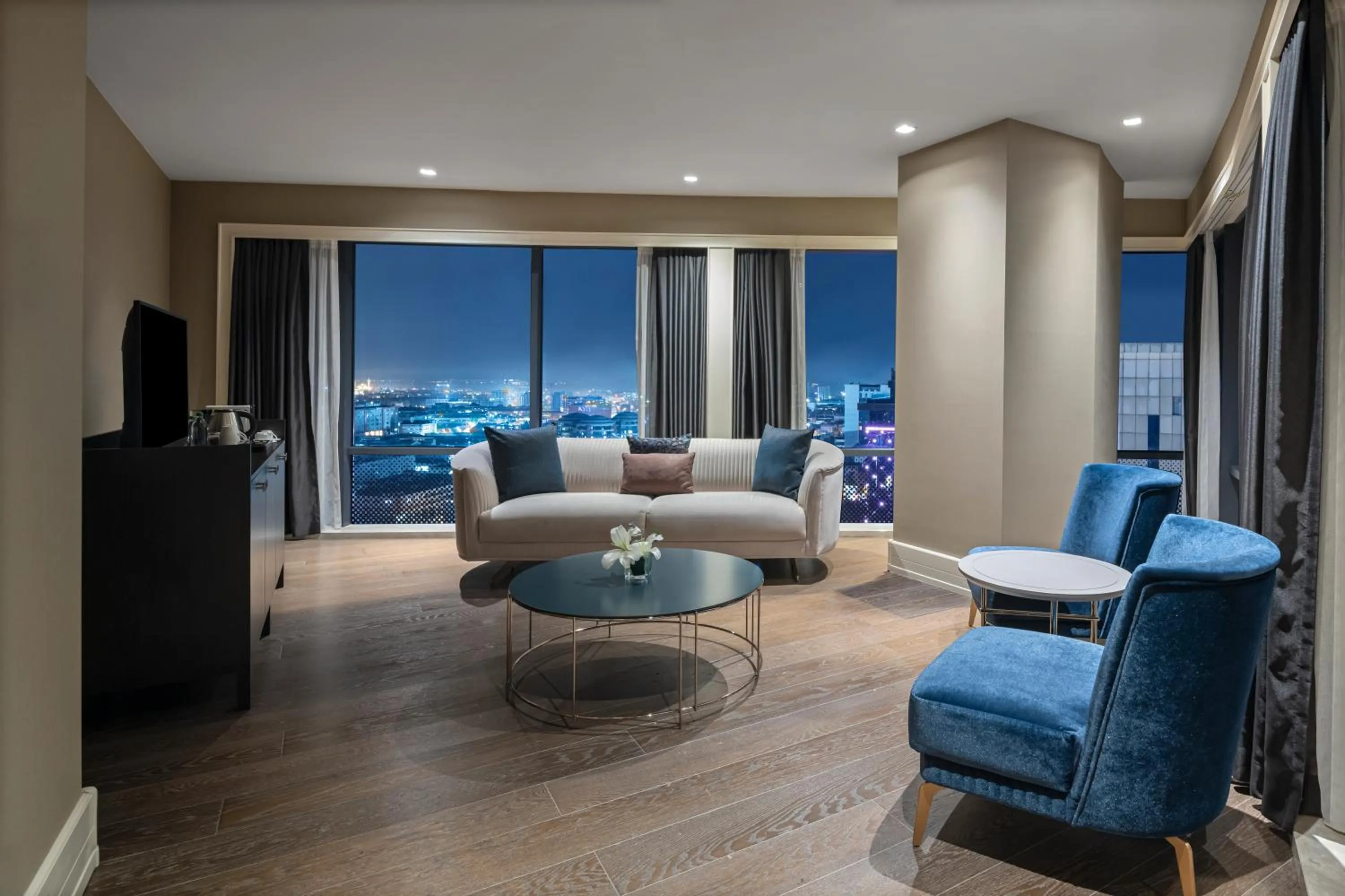 Living room in Windsor Hotel & Convention Center Istanbul
