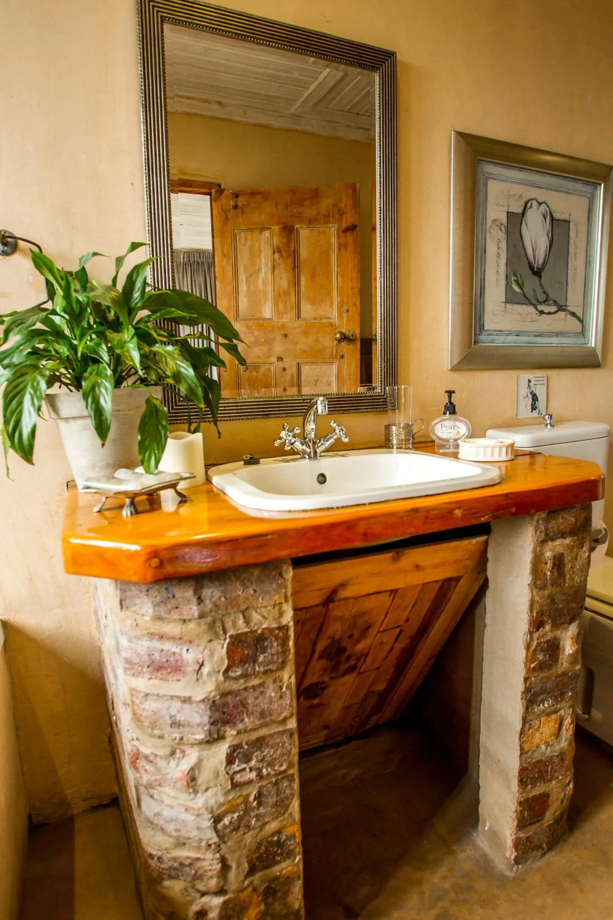 Bathroom in A Whale of a View Bed & Breakfast
