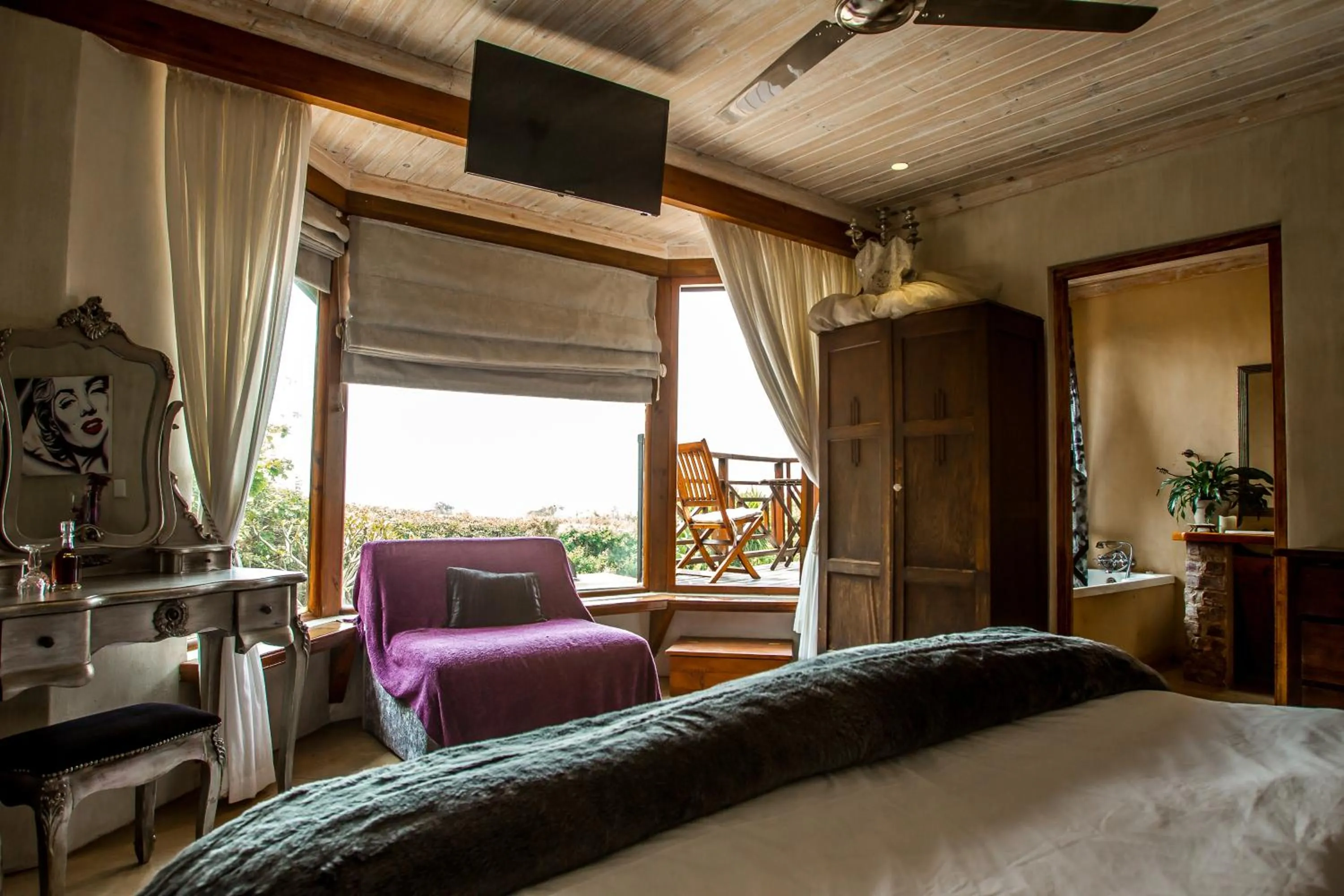 Bedroom, Bed in A Whale of a View Bed & Breakfast