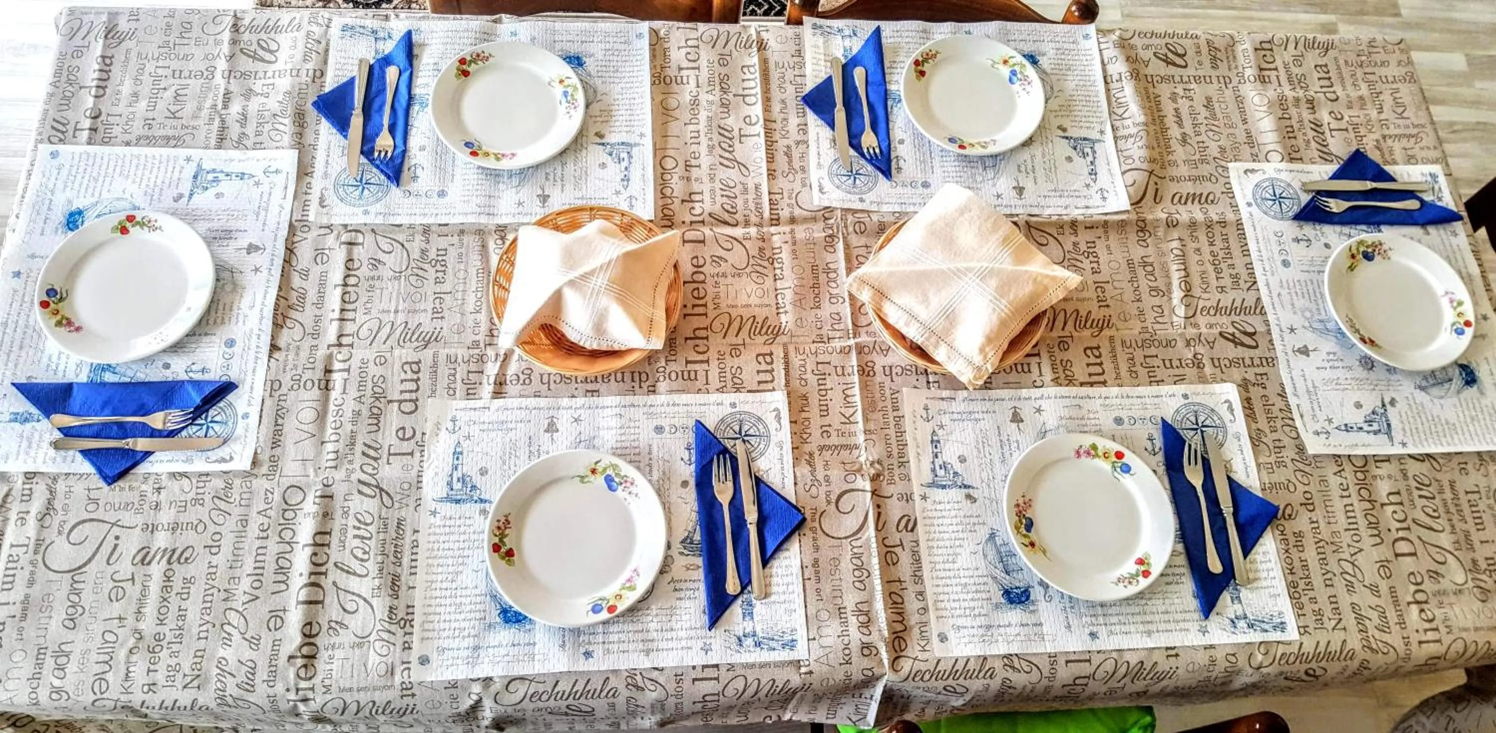 Food and drinks in B&B Cala Luna