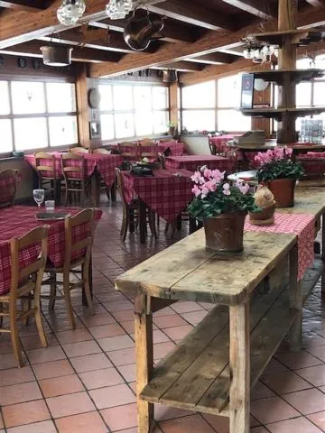 Restaurant/places to eat in Hotel Flora Alpina