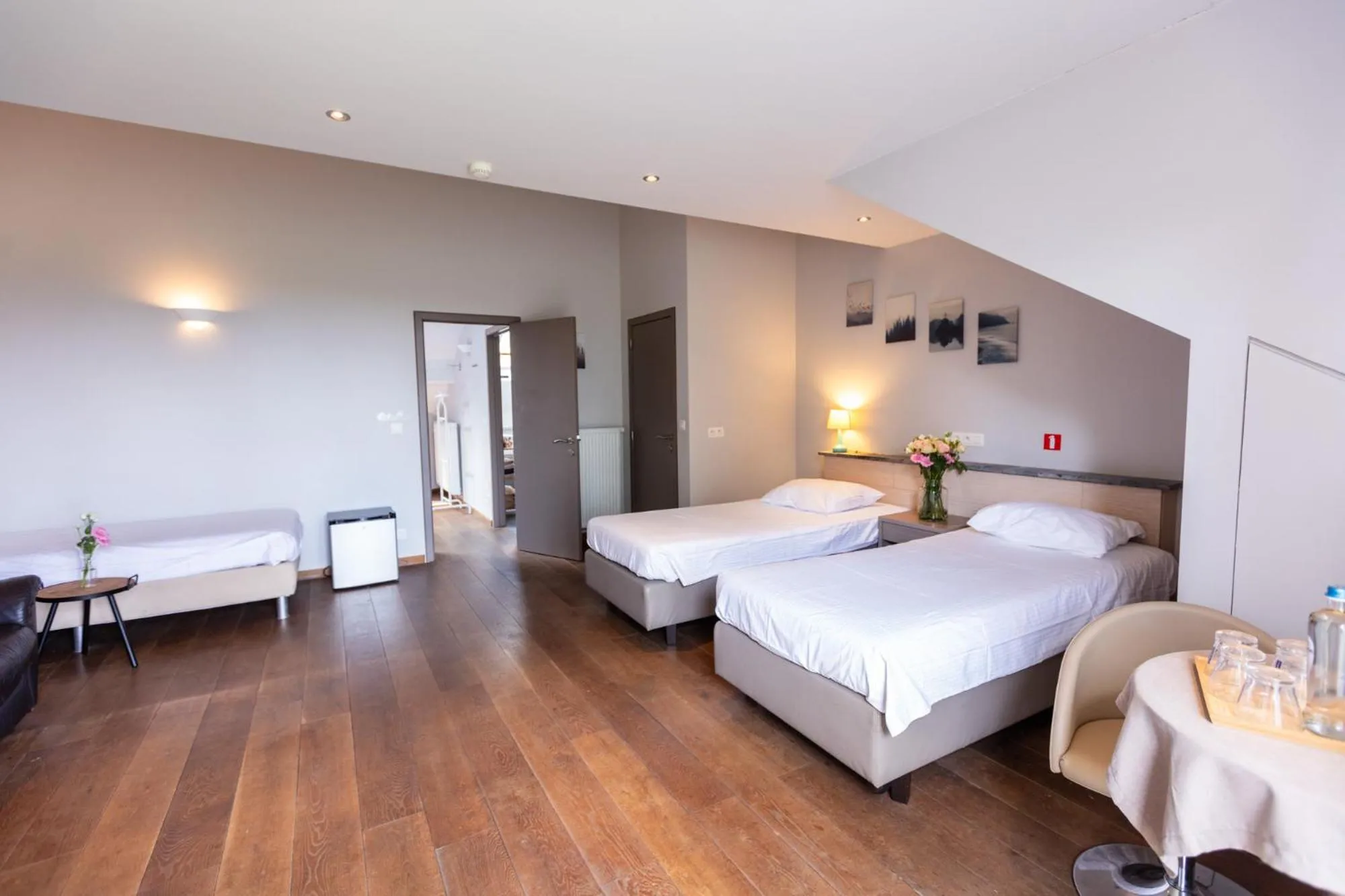 Photo of the whole room in B&B Het Eycken Huys