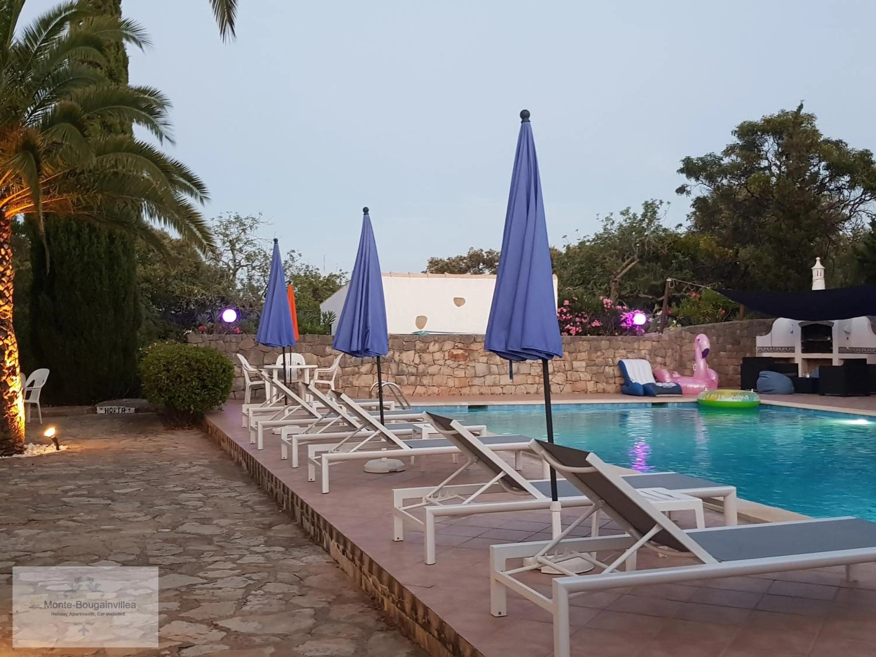 Swimming pool in Monte-Bougainvillea