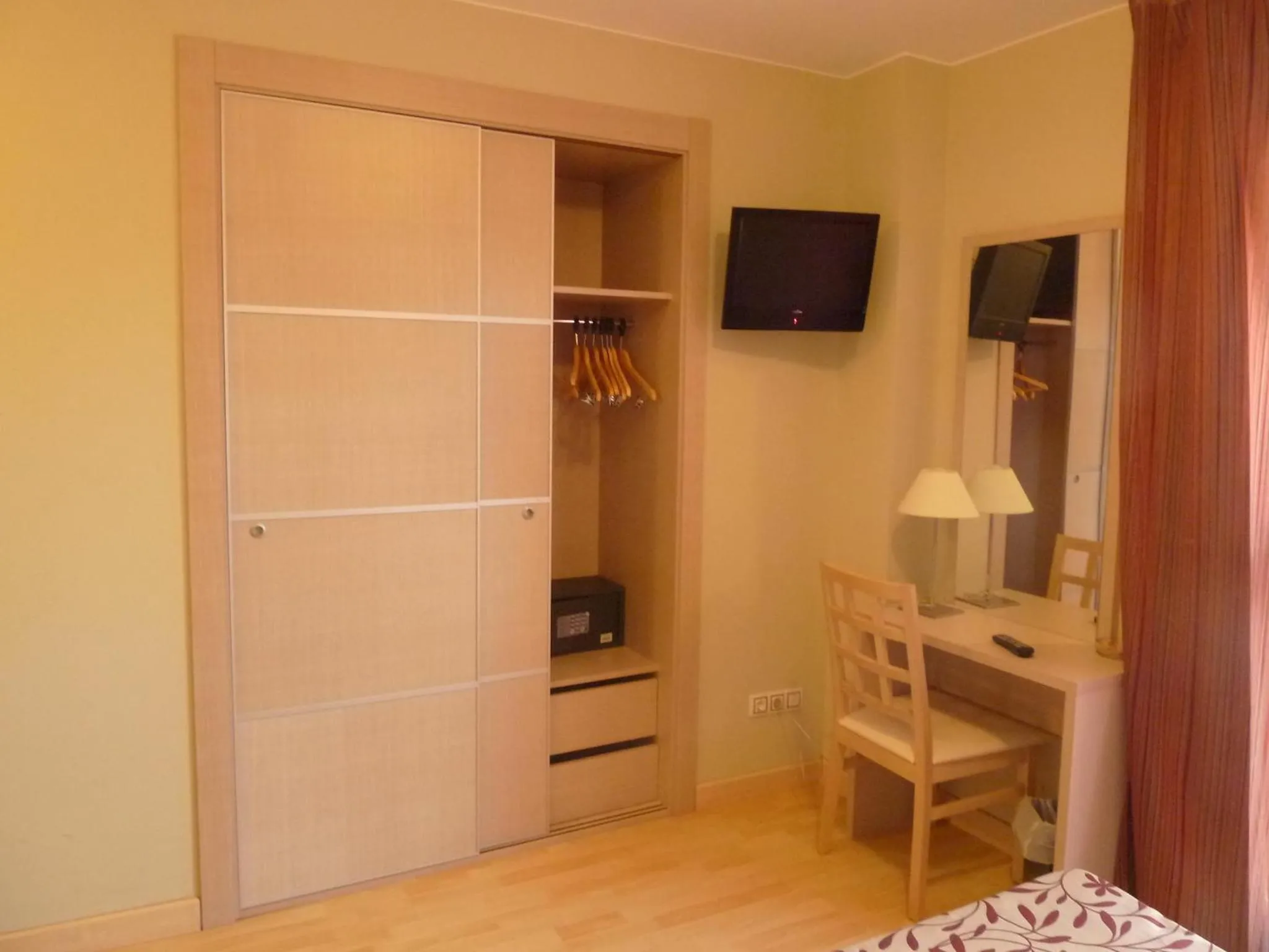 Bedroom, Bed in Arcohotel