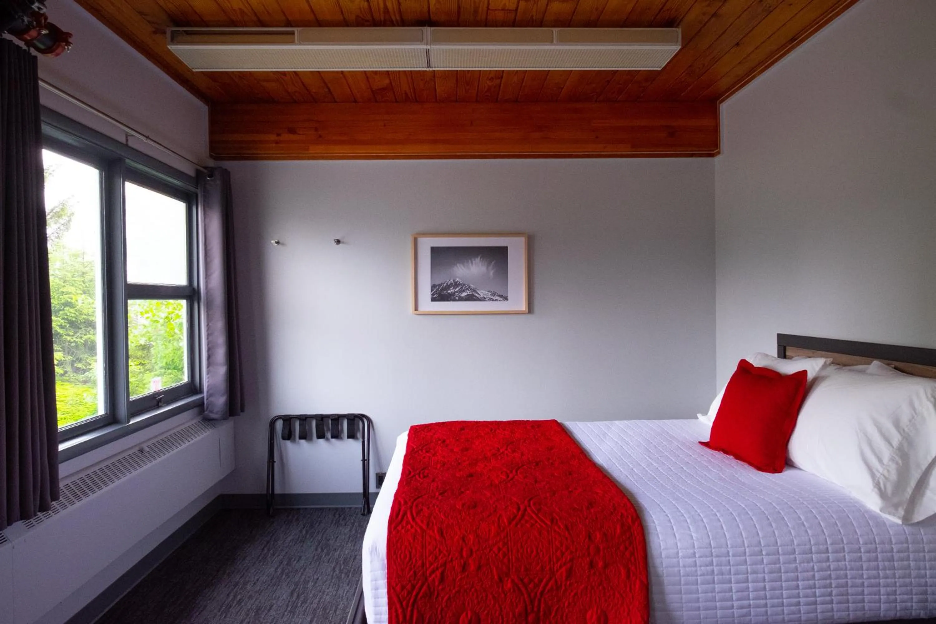 Bed in Seward Adventure Lodge