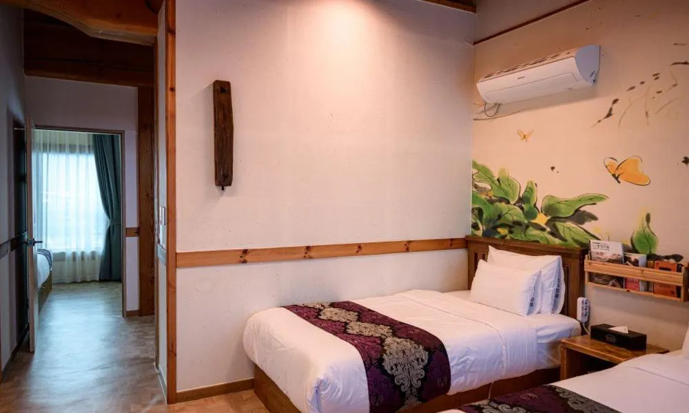 Bed in Jeonju Wangyijimil Hanok Hotel