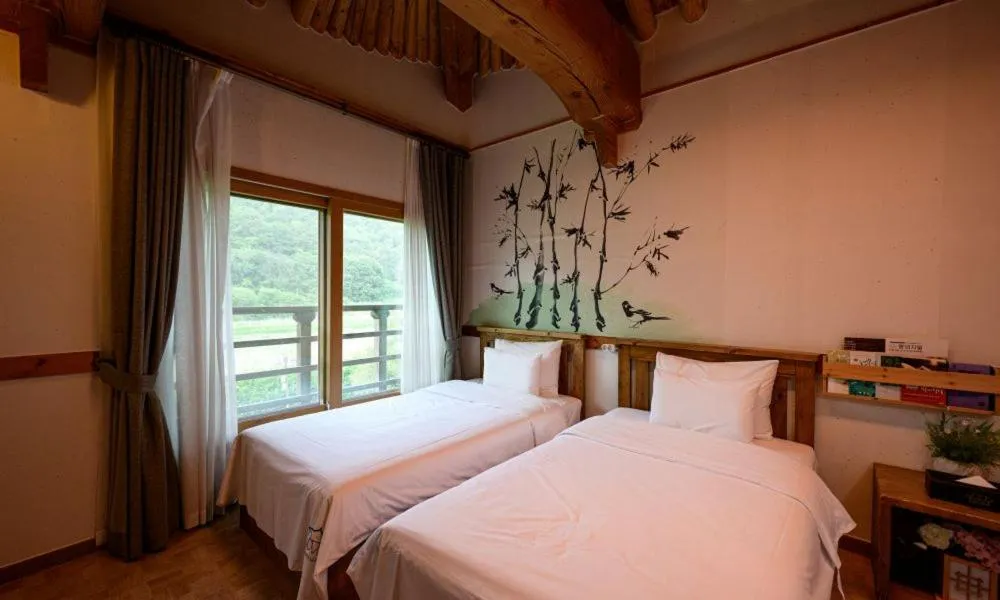 Bed in Jeonju Wangyijimil Hanok Hotel