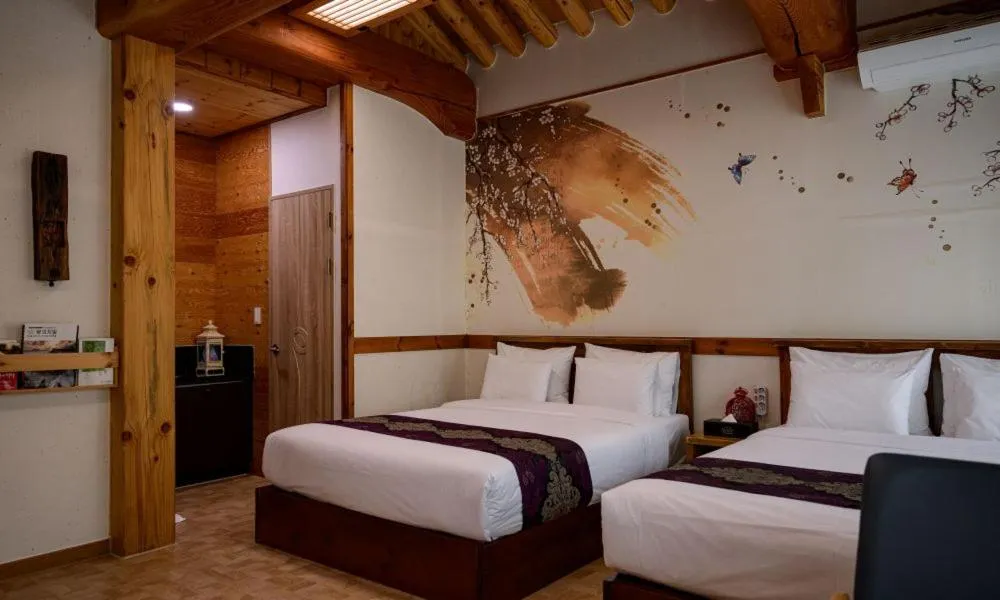 Bed in Jeonju Wangyijimil Hanok Hotel