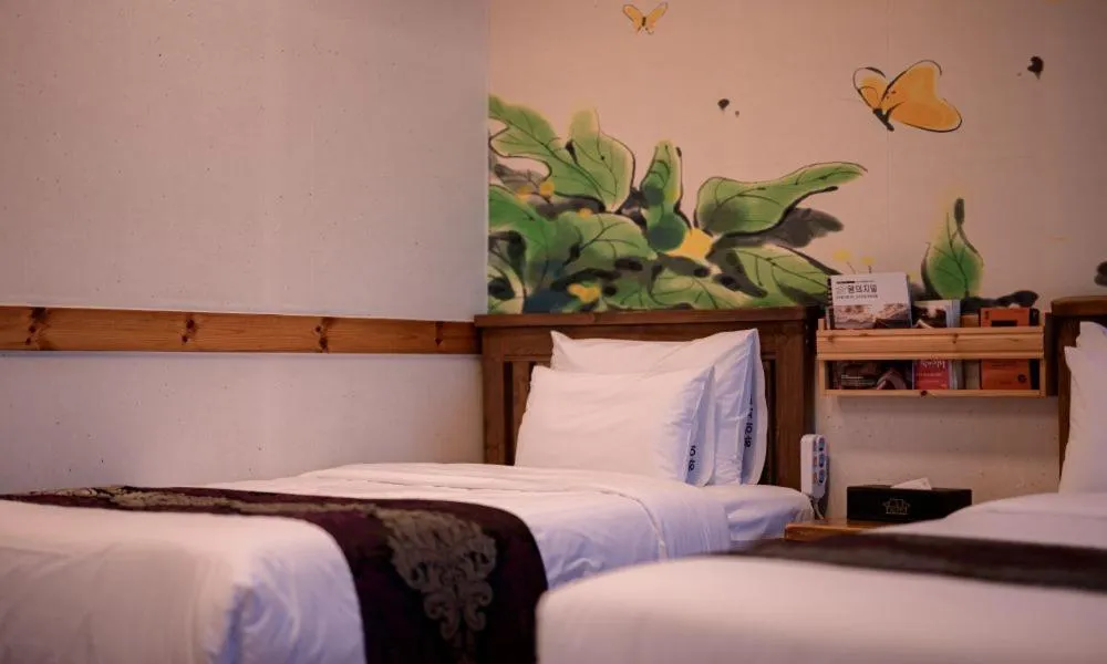 Bed in Jeonju Wangyijimil Hanok Hotel