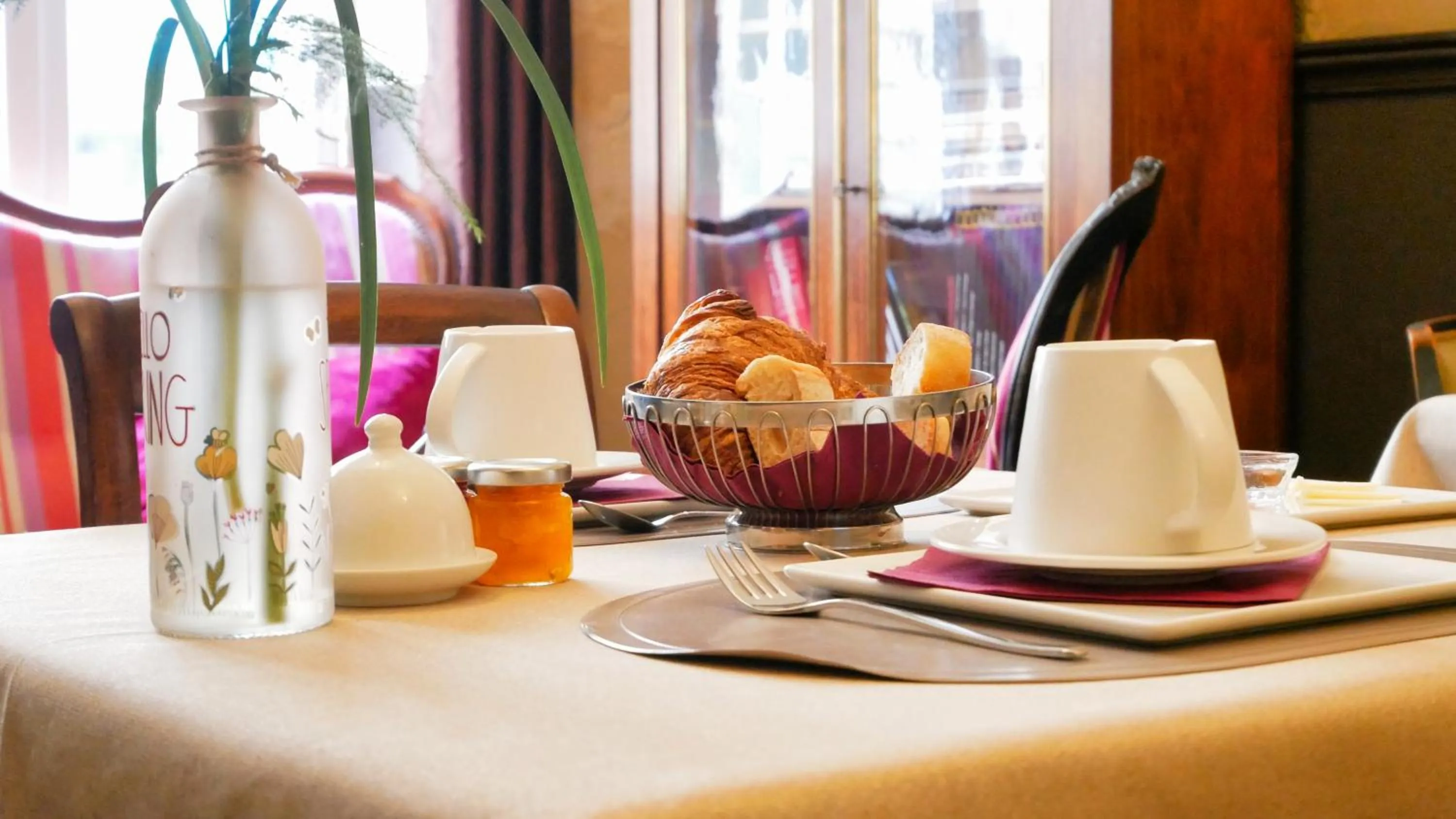 Breakfast in Au Coeur de Bordeaux B&B