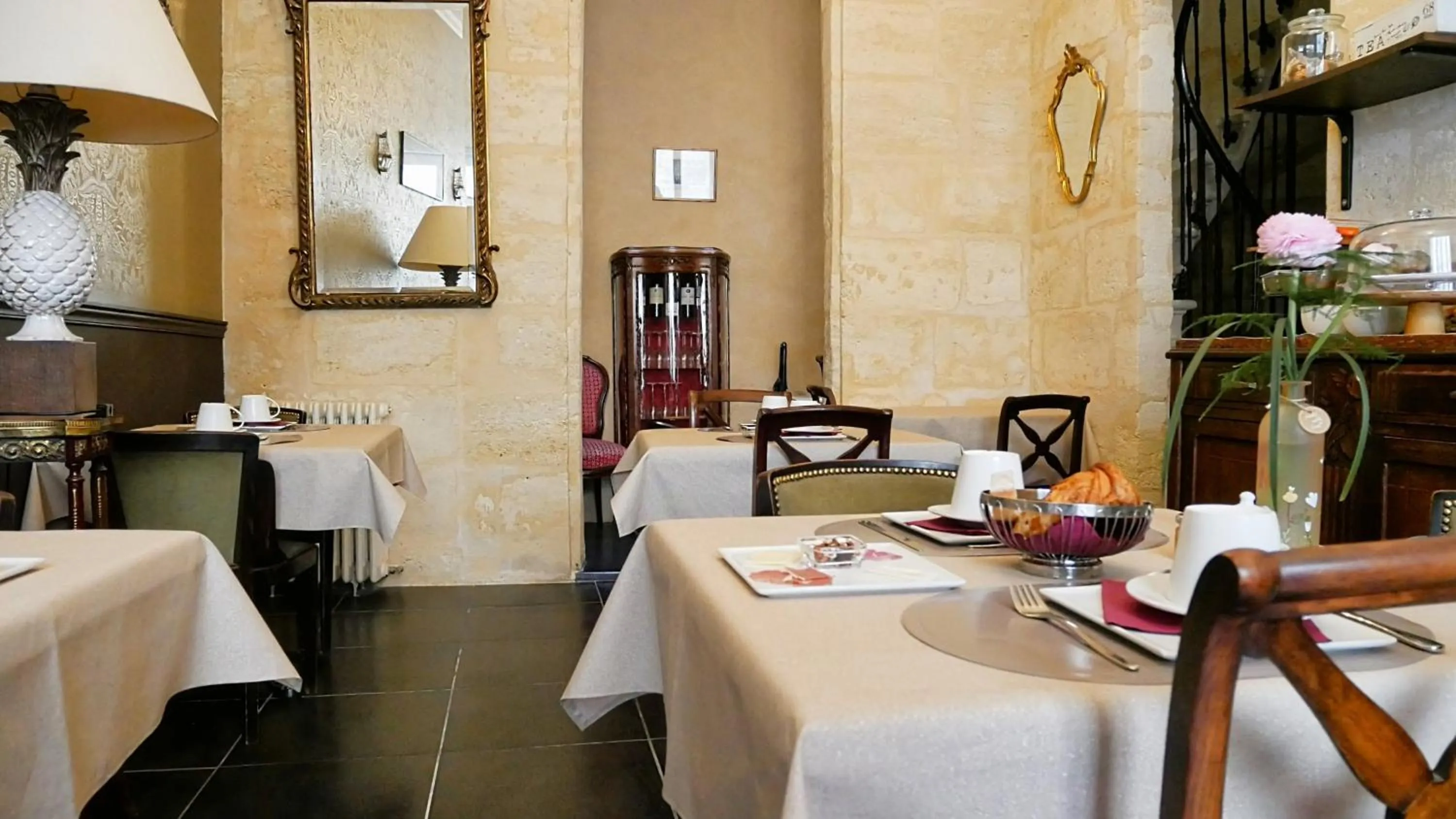 Living room in Au Coeur de Bordeaux B&B