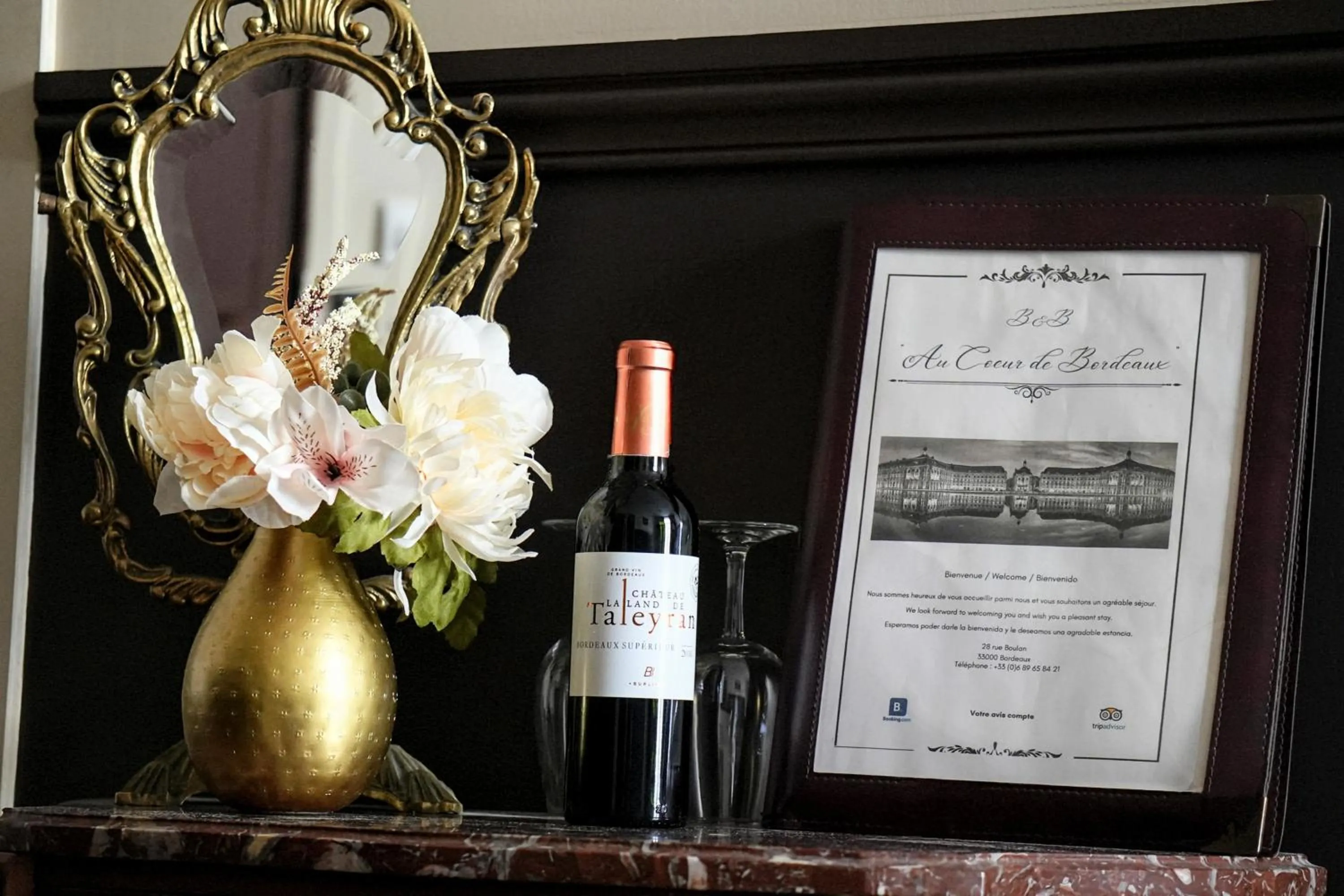 Decorative detail in Au Coeur de Bordeaux B&B