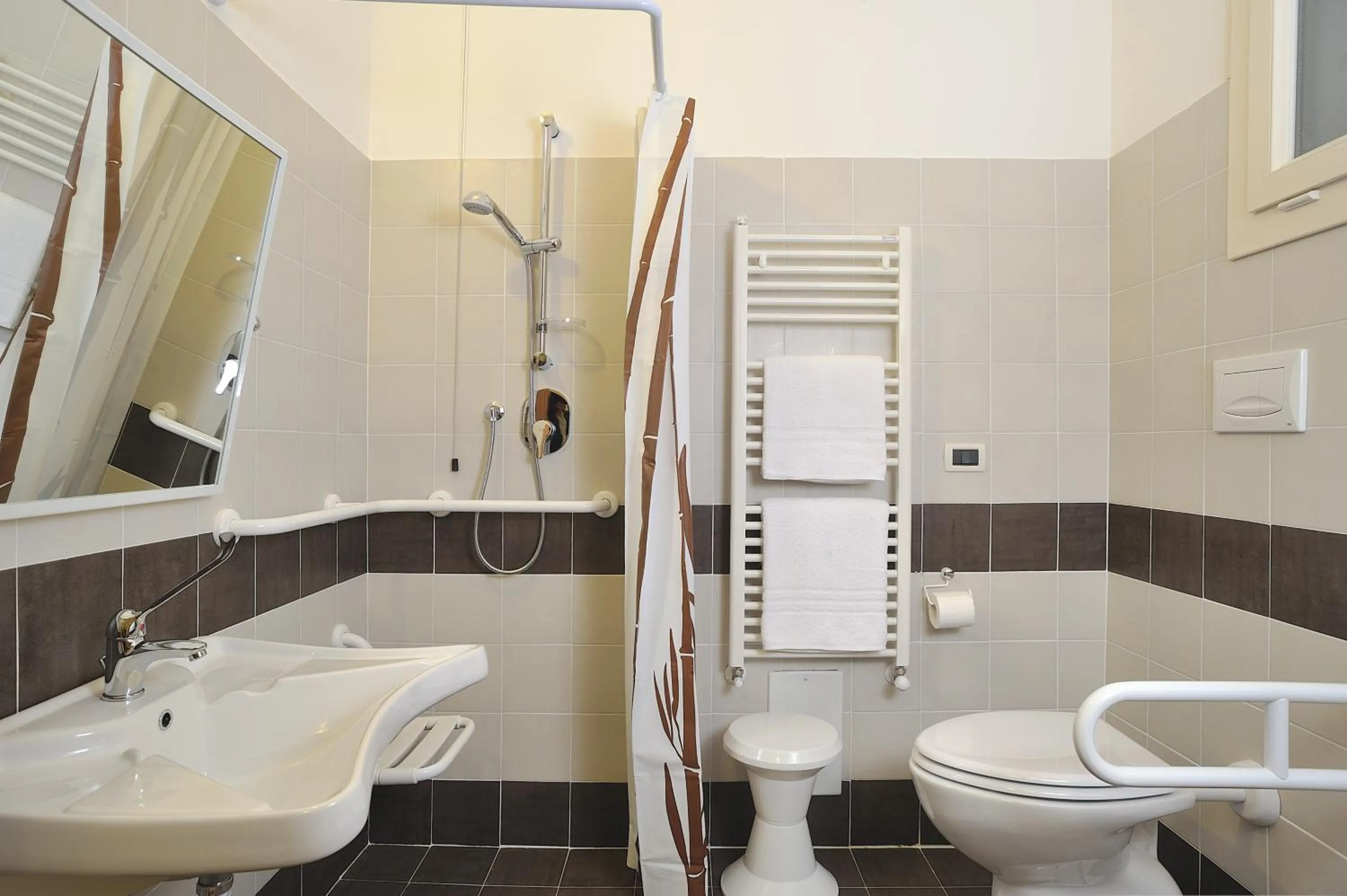 Toilet in Hotel Favorita