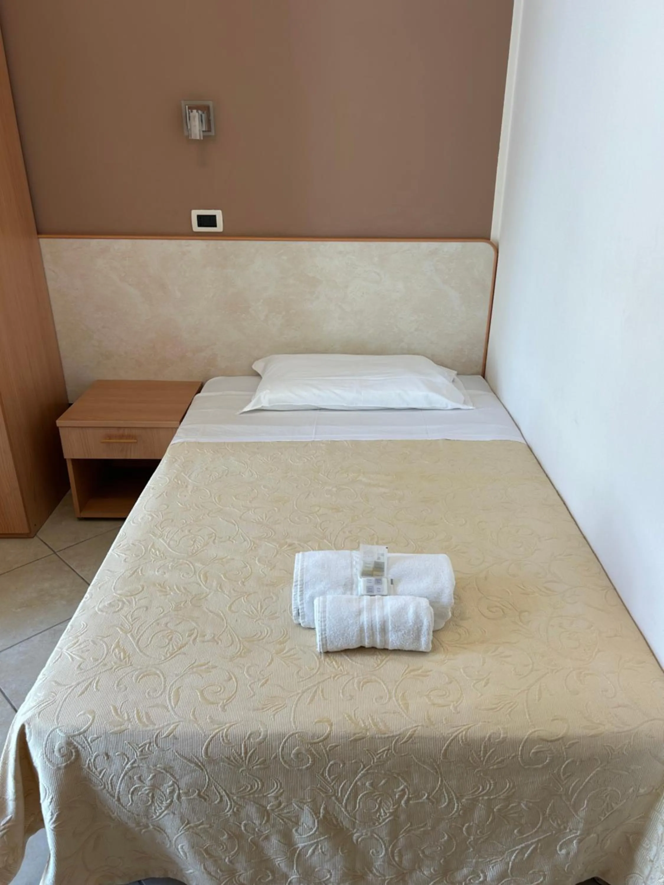 Bed in Hotel Favorita