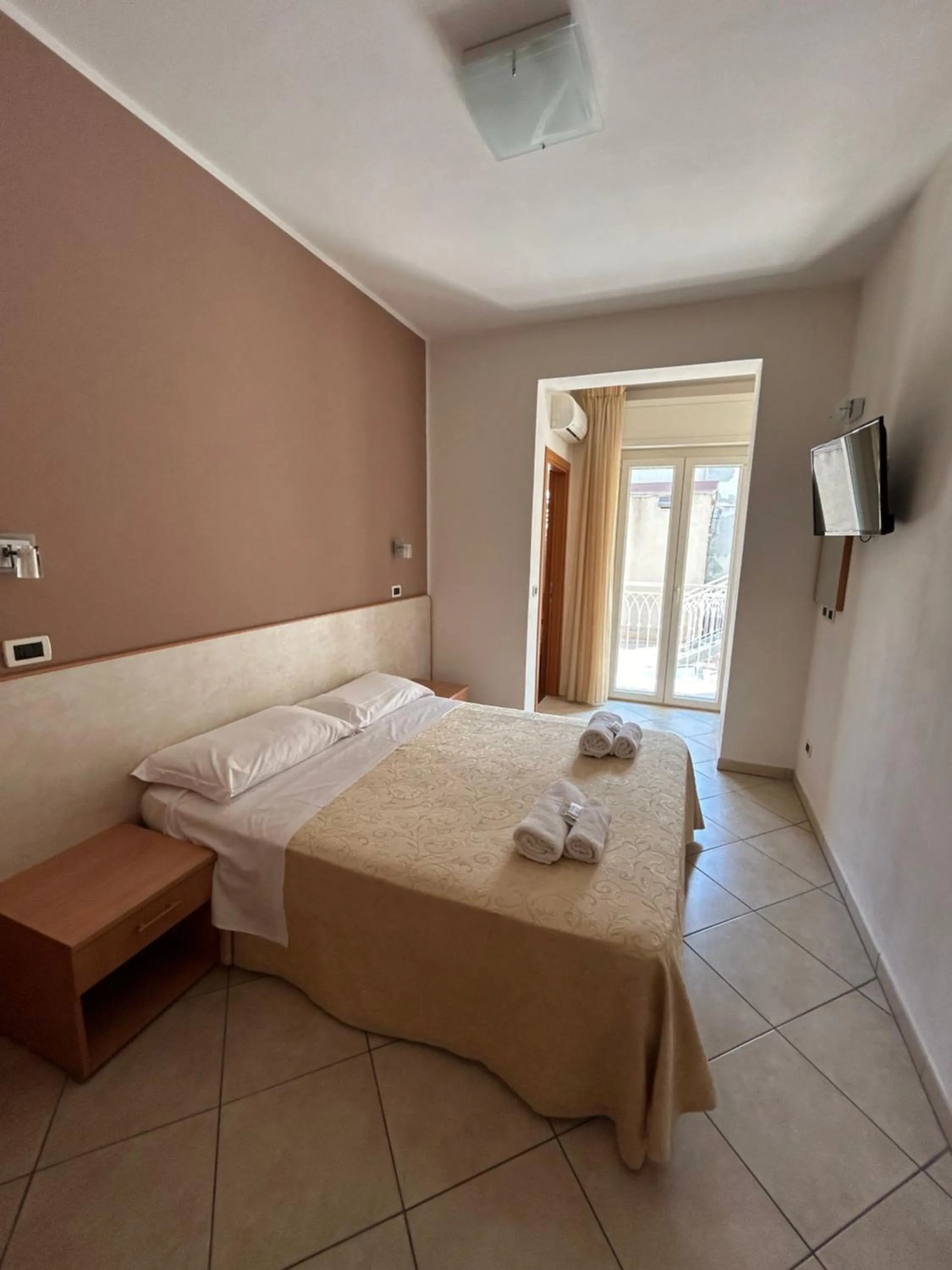 Bed in Hotel Favorita