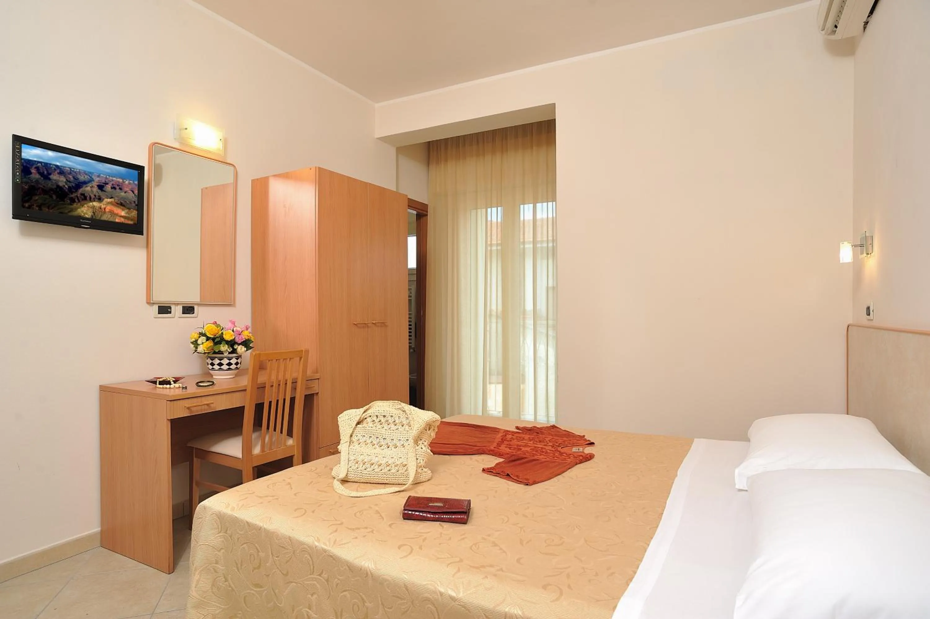 Bedroom, Bed in Hotel Favorita