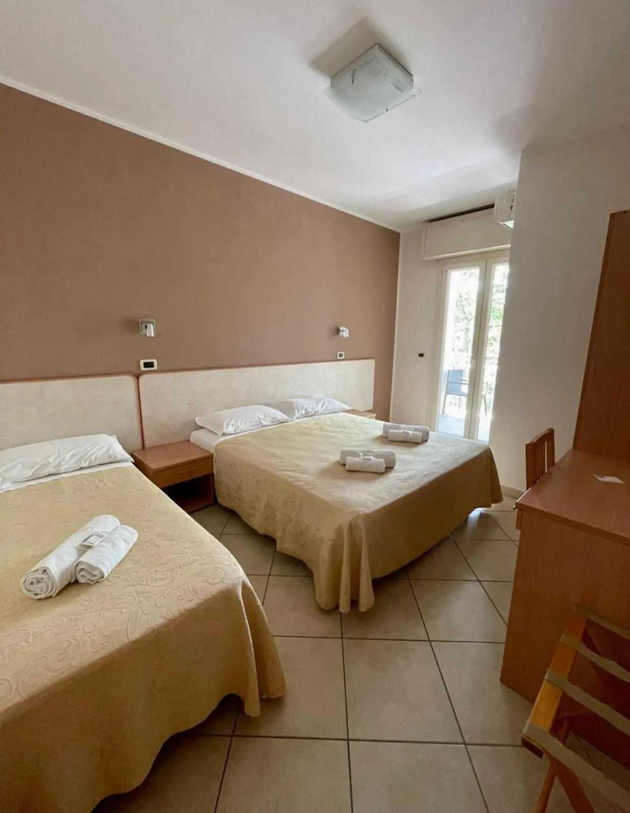 Bed in Hotel Favorita