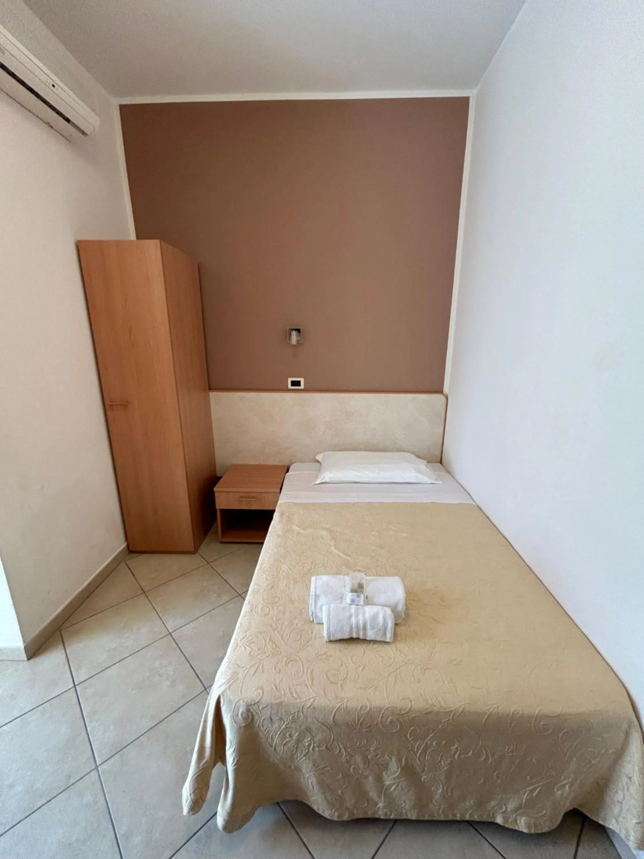 Bed in Hotel Favorita