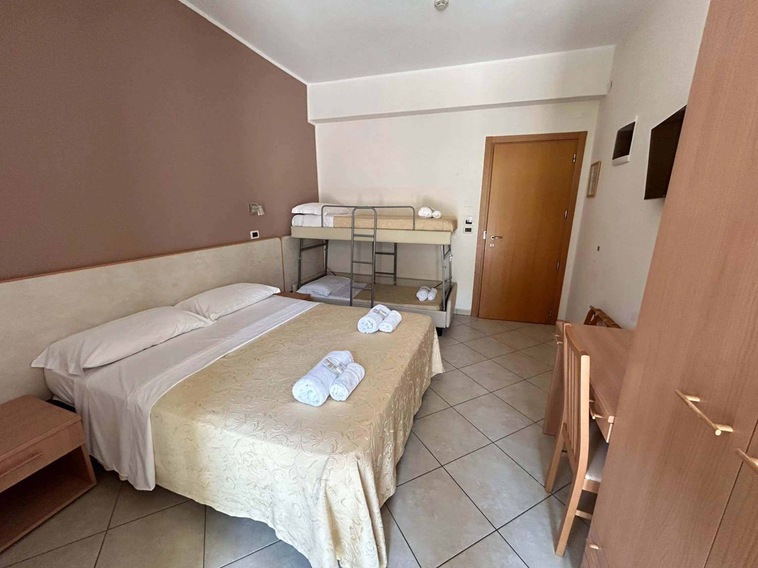 Bed in Hotel Favorita