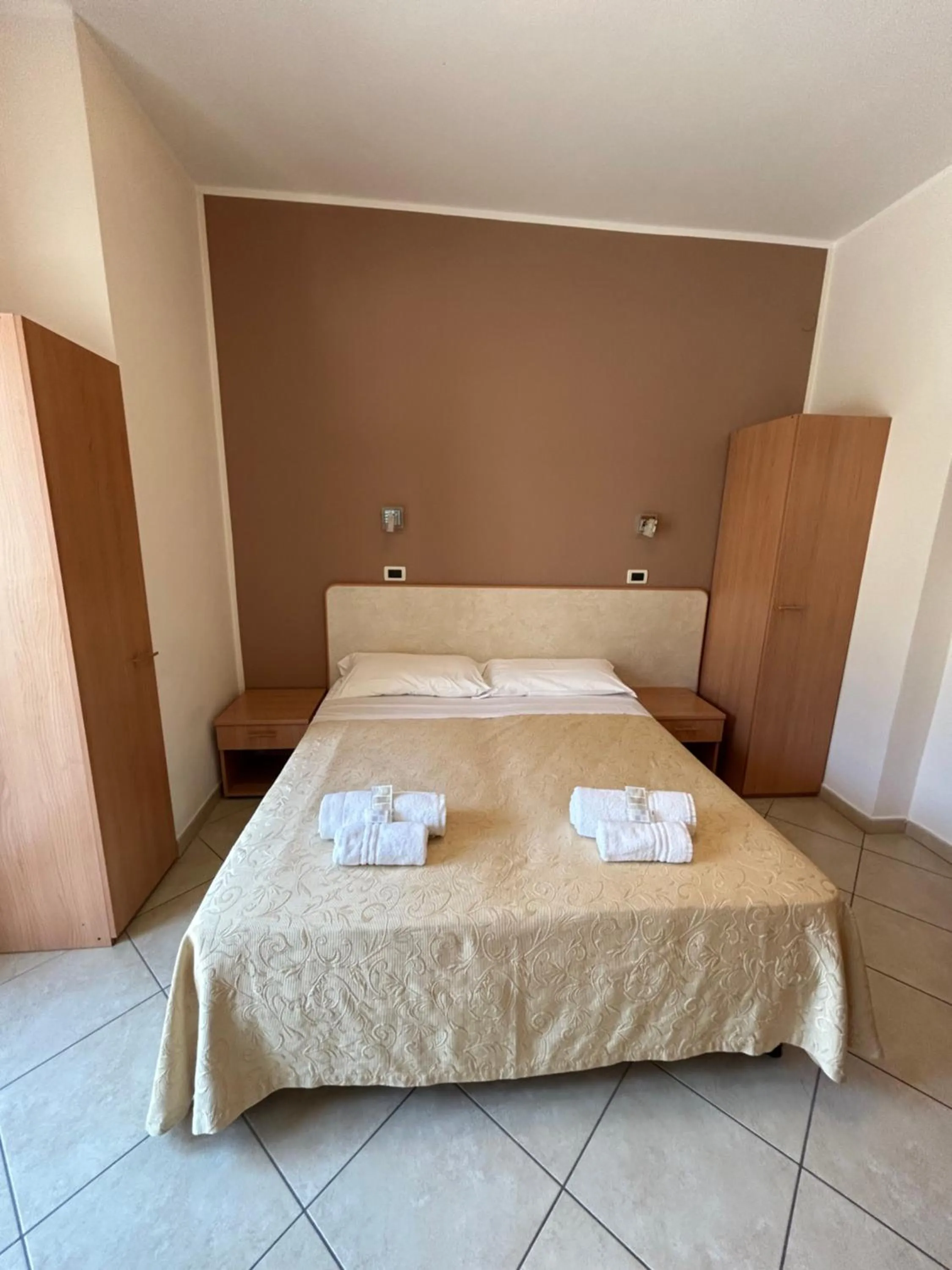 Bed in Hotel Favorita