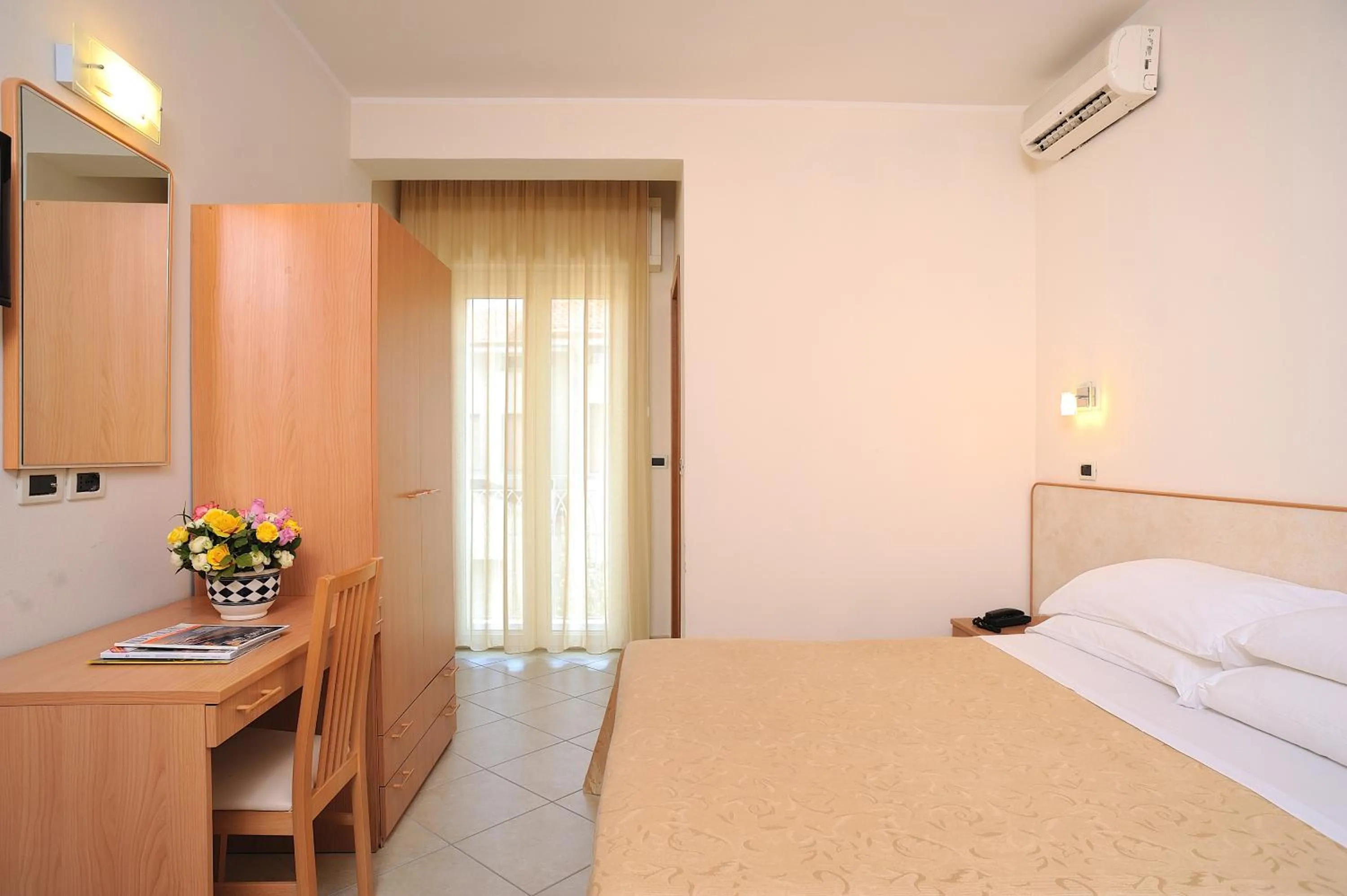 Bedroom, Bed in Hotel Favorita