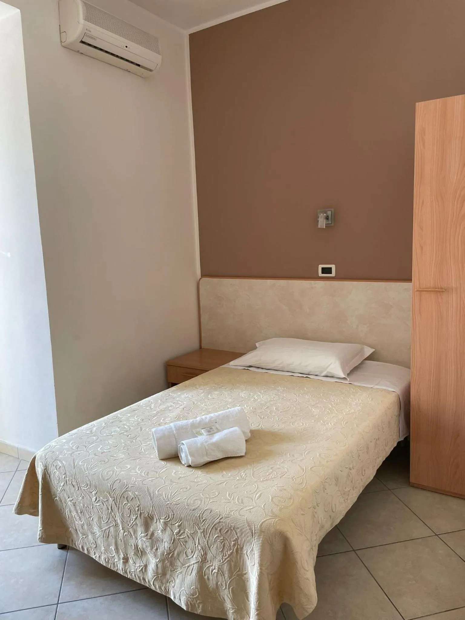 Bed in Hotel Favorita