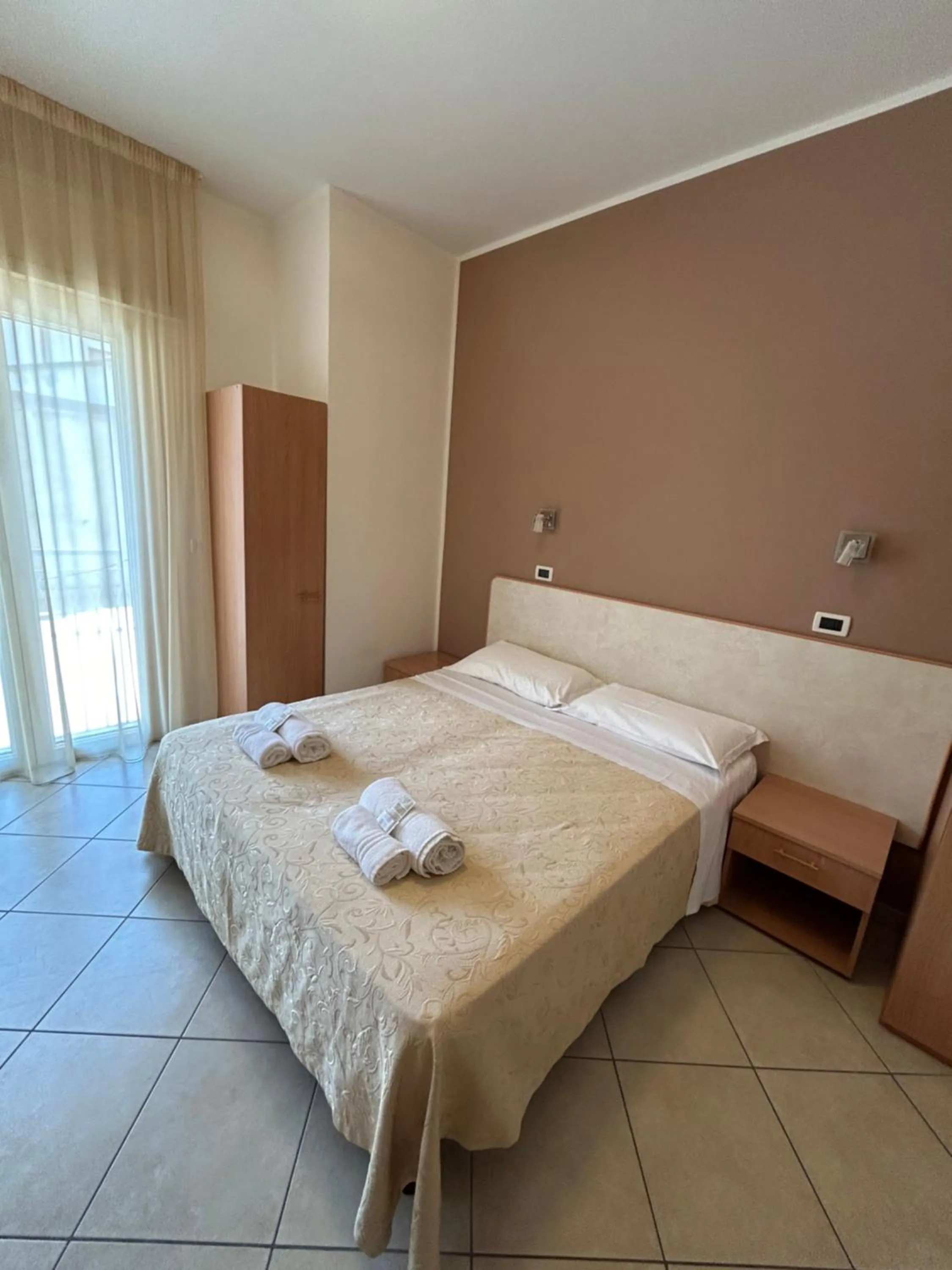 Bed in Hotel Favorita