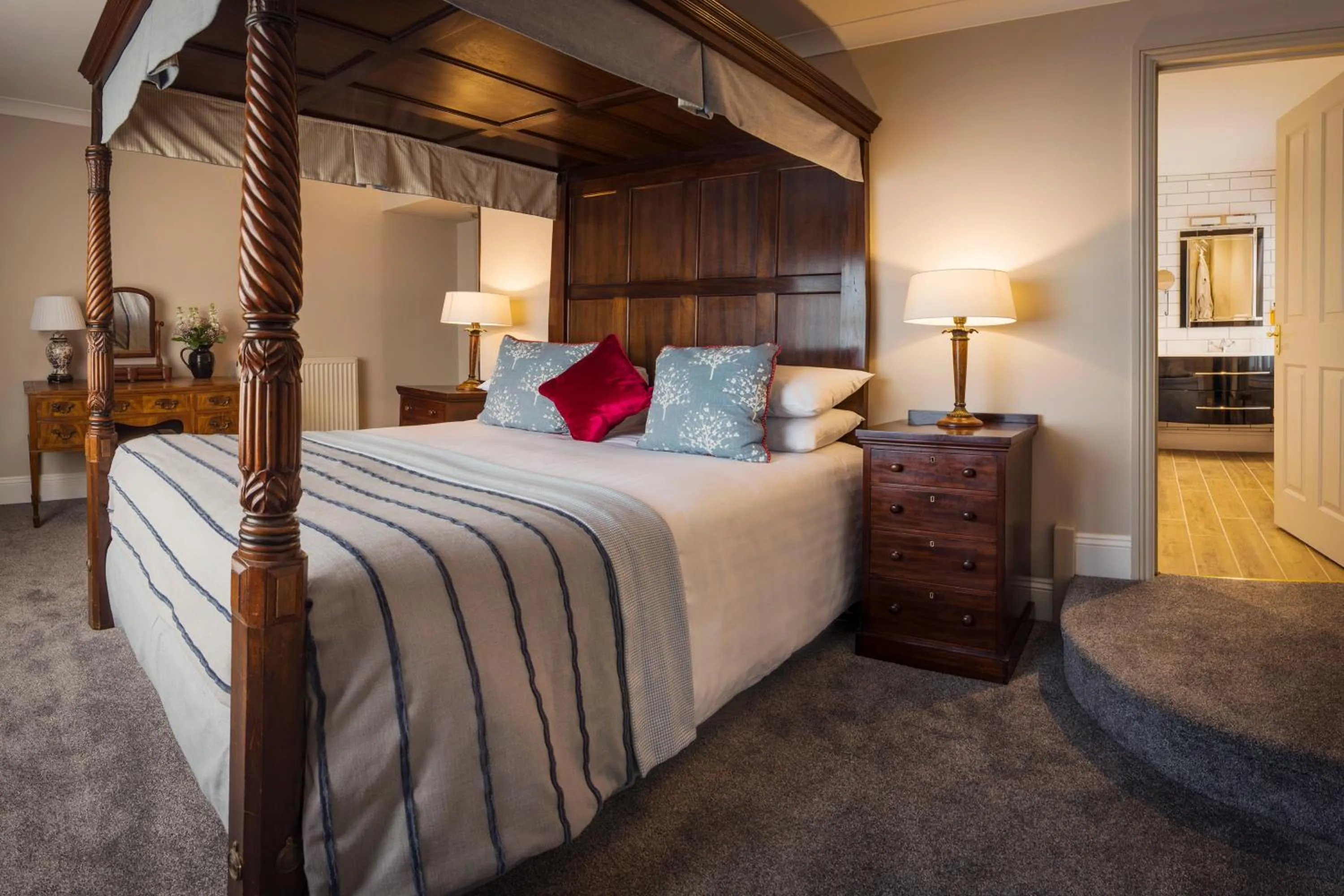 Bed in Royal Seven Stars Hotel