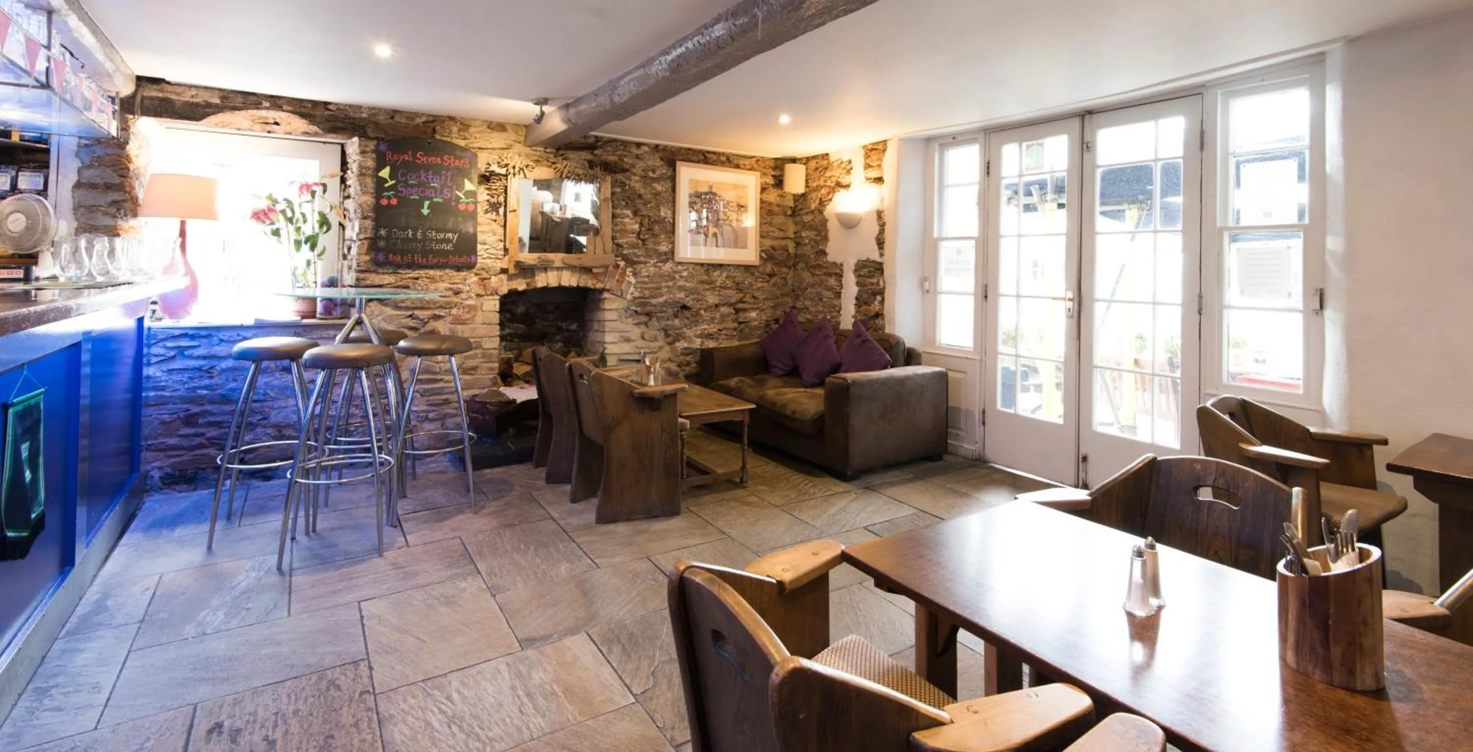 Lounge or bar in Royal Seven Stars Hotel