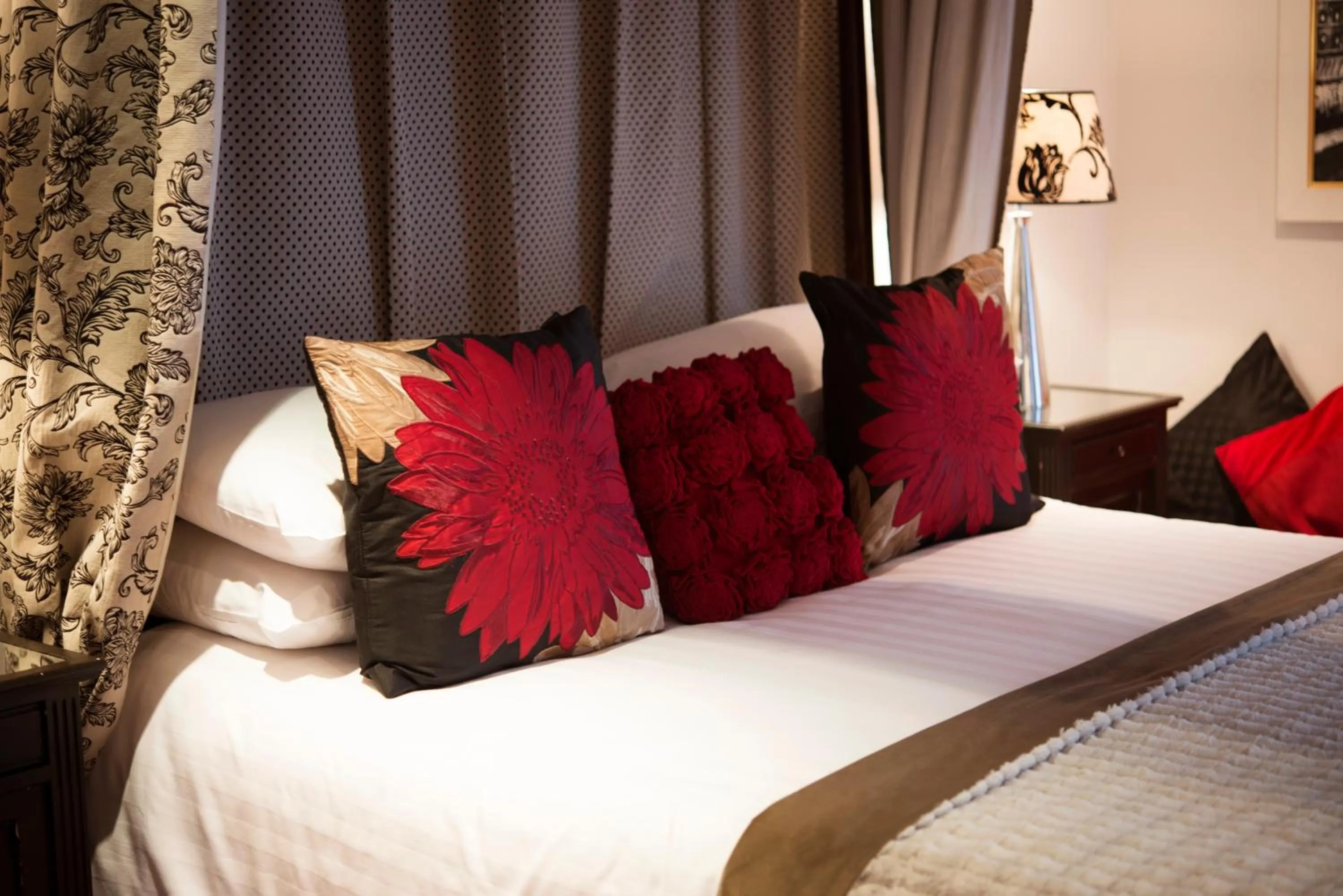 Bed in Royal Seven Stars Hotel