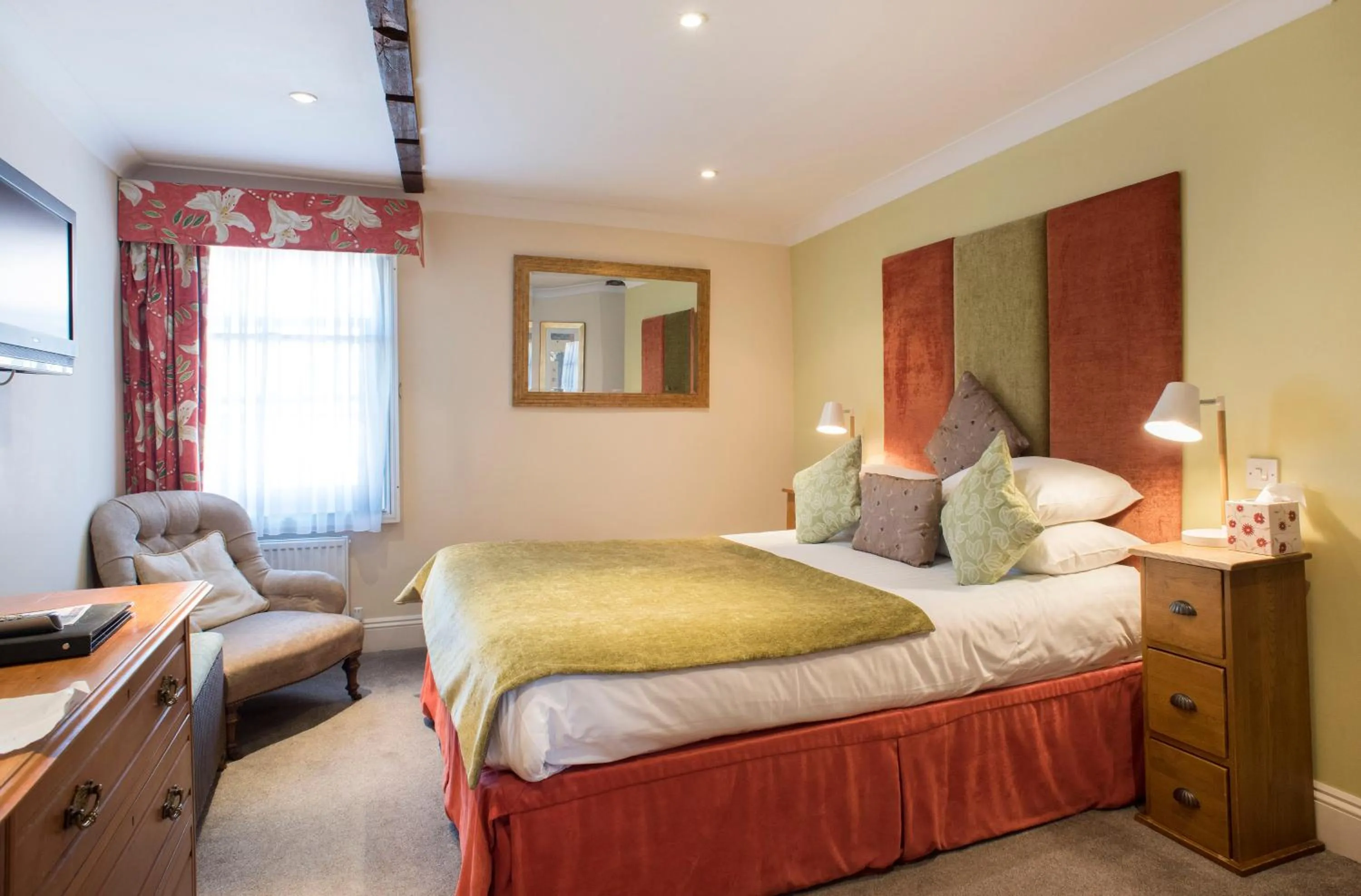 Bed in Royal Seven Stars Hotel