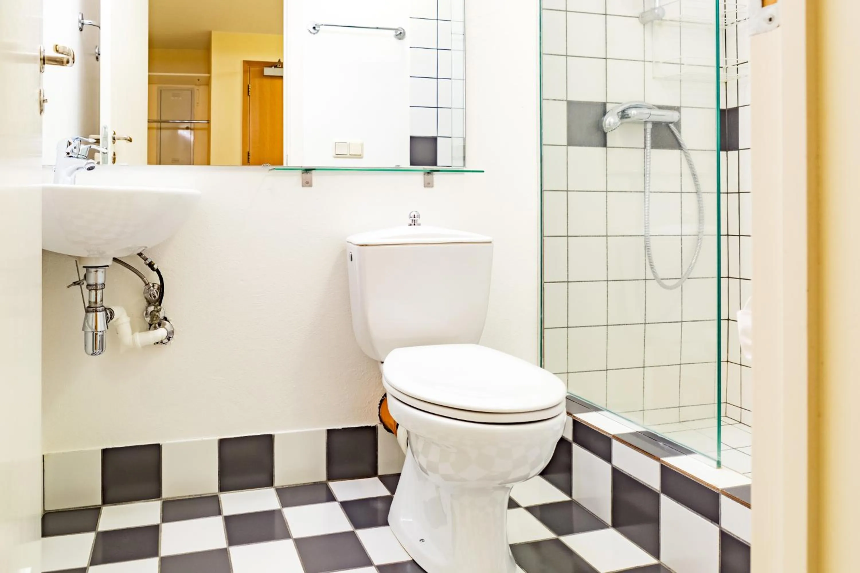 Shower in Guesthouse Sunna