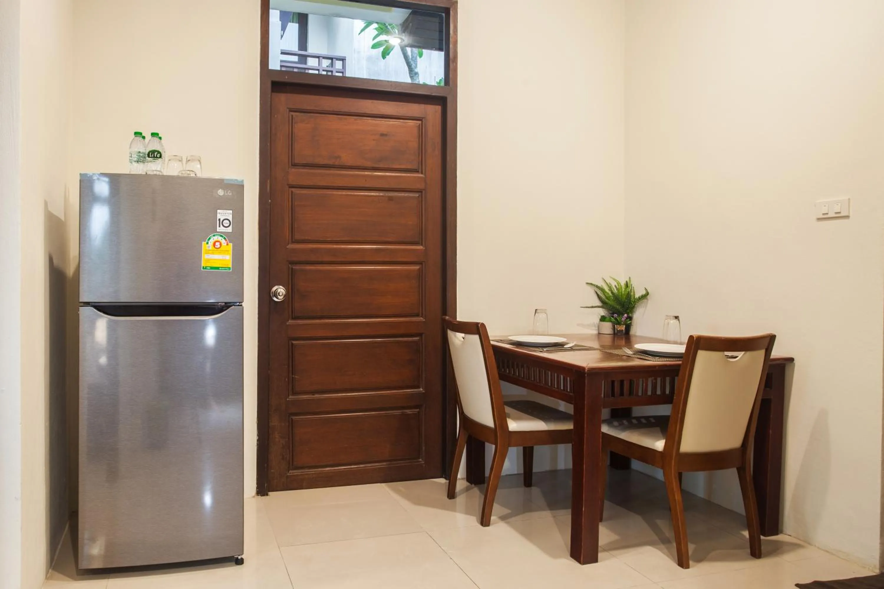 Dining area in Achawalai Residence Village By Song