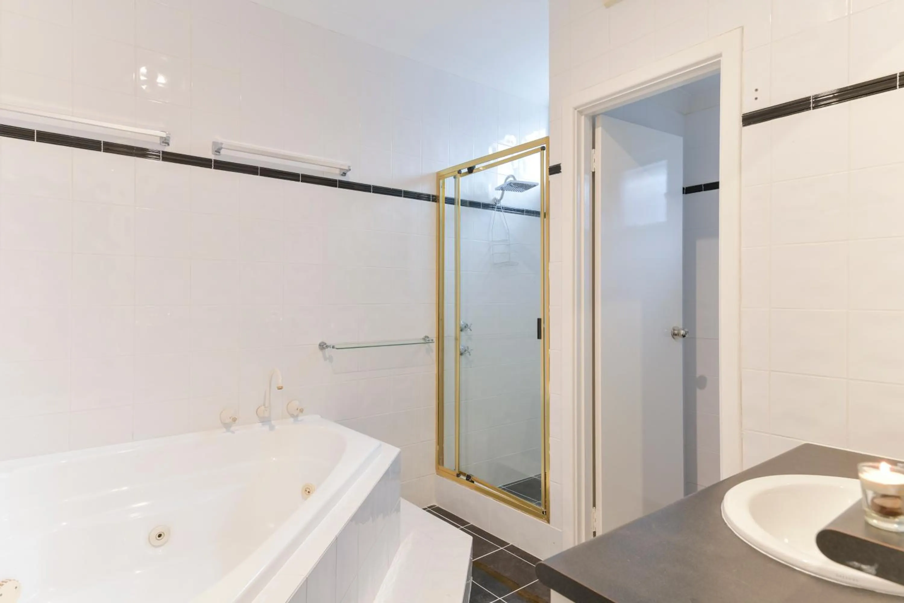 Bathroom in Platinum Motel