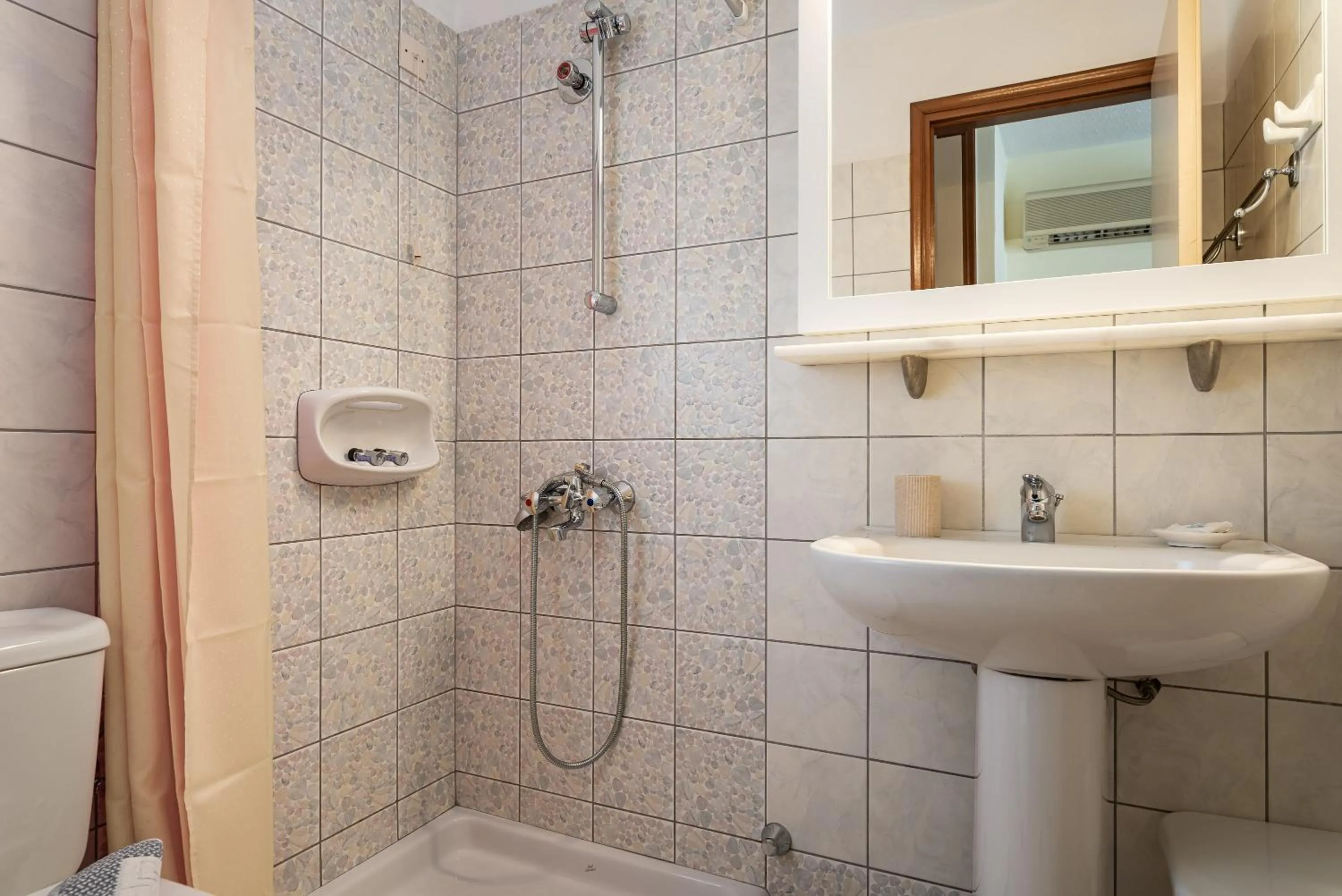 Bathroom in Hotel Athena