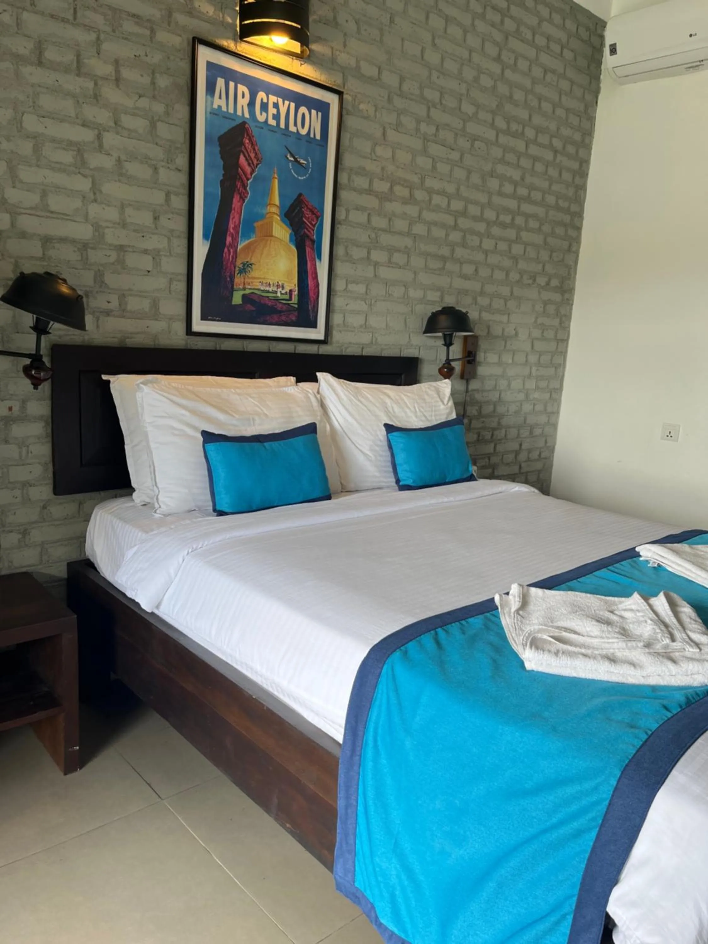 Bedroom, Bed in Blue Pillars Kandy