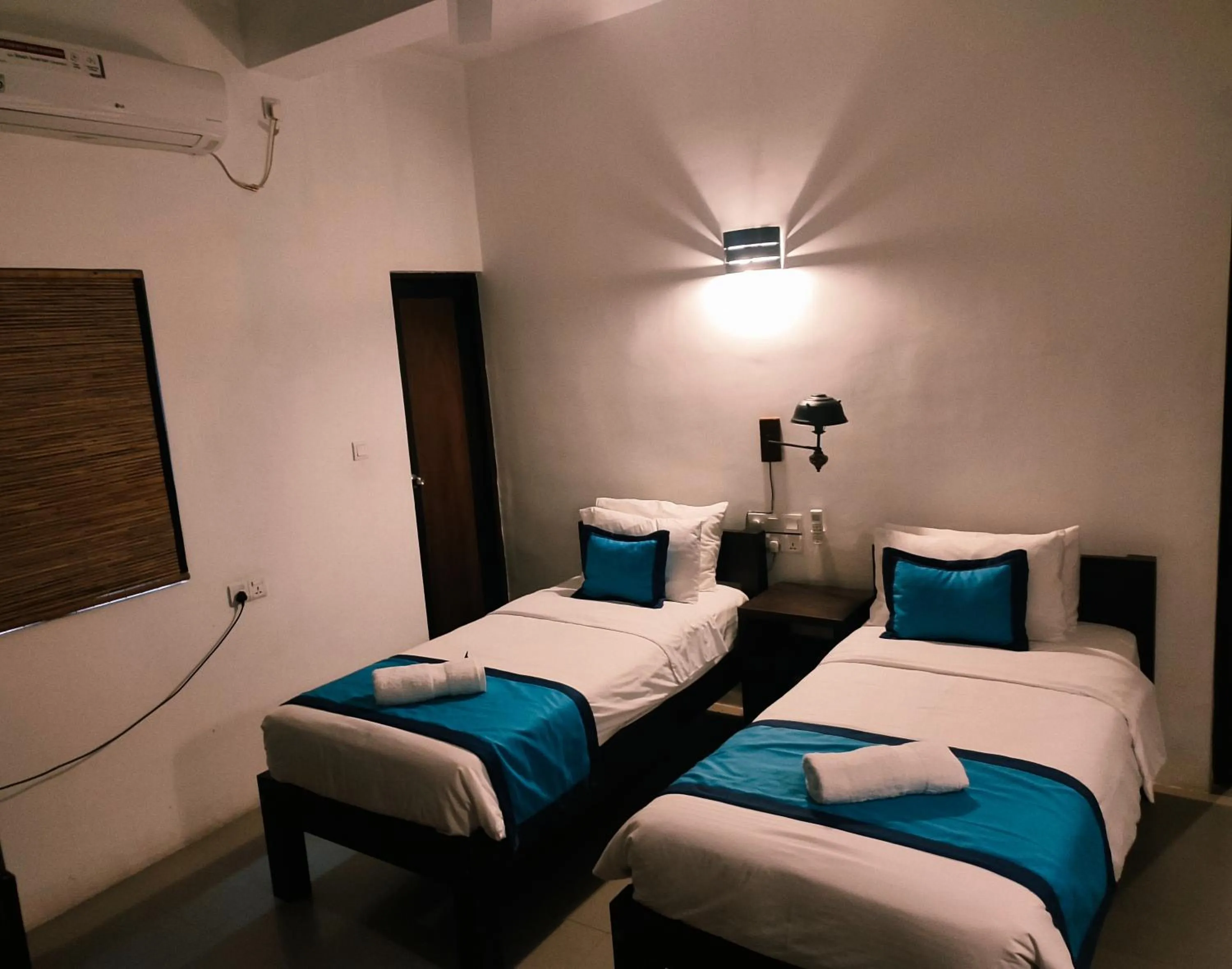 Bedroom, Bed in Blue Pillars Kandy