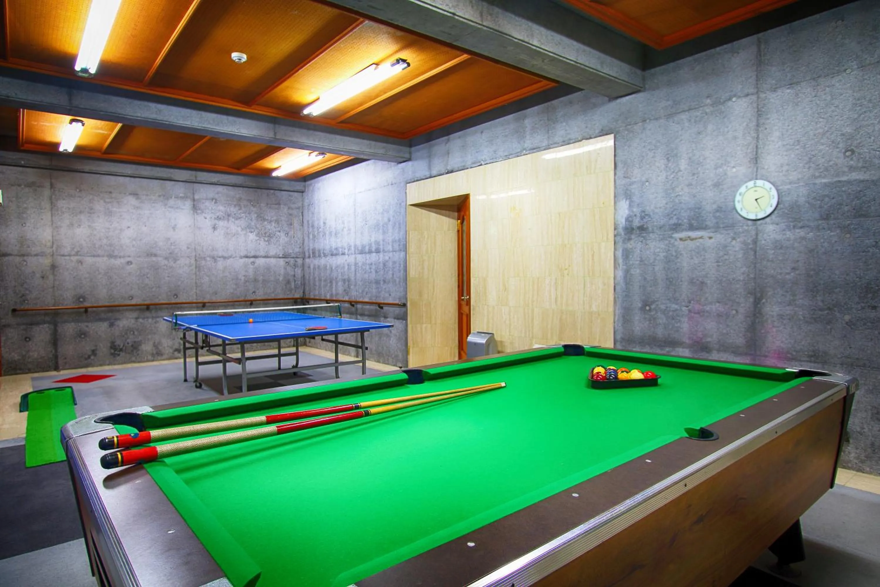 Billiard in Hatago Tsubakiya