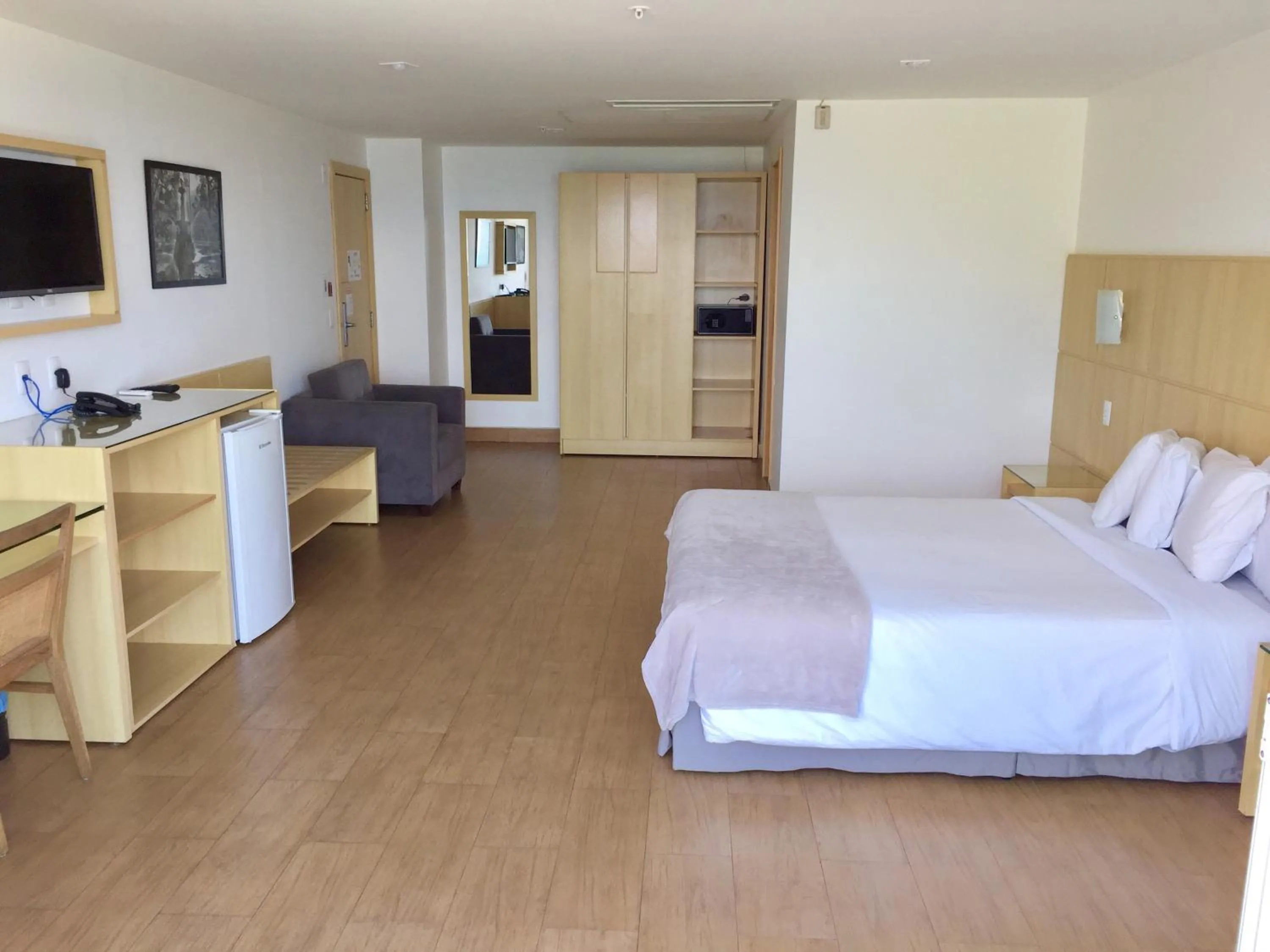 Photo of the whole room, Bed in Atlantico Sul Hotel