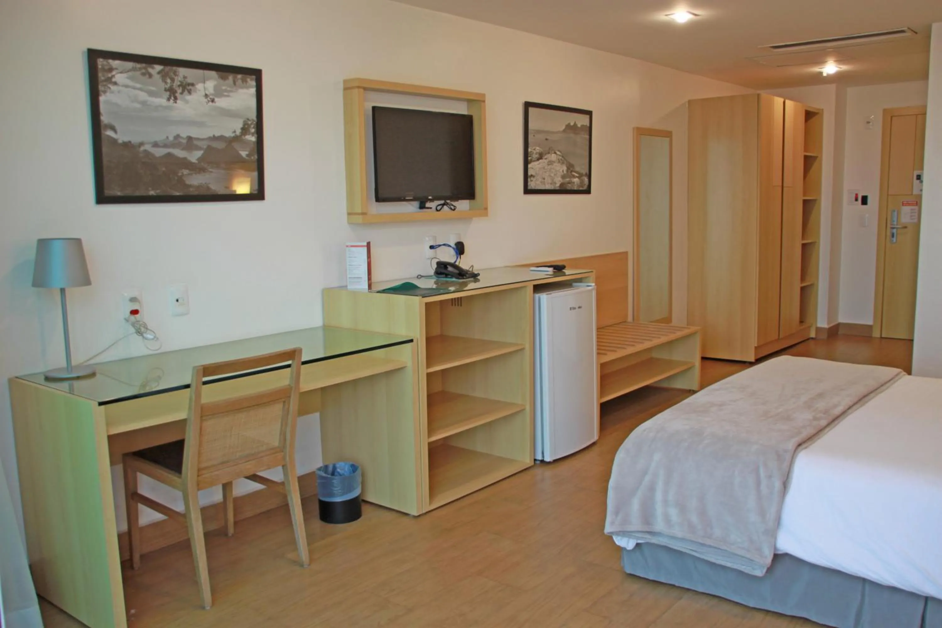 TV and multimedia, Bed in Atlantico Sul Hotel