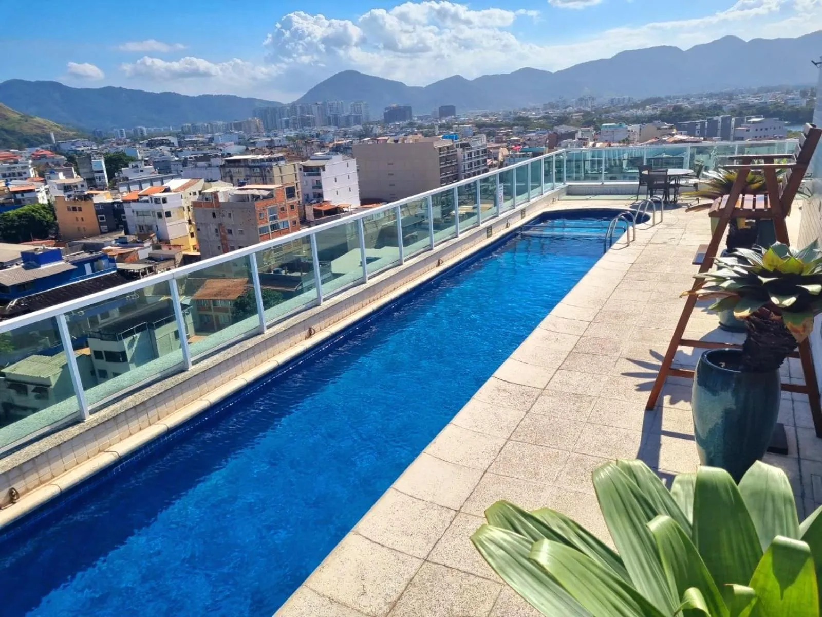Swimming pool in Atlantico Sul Hotel