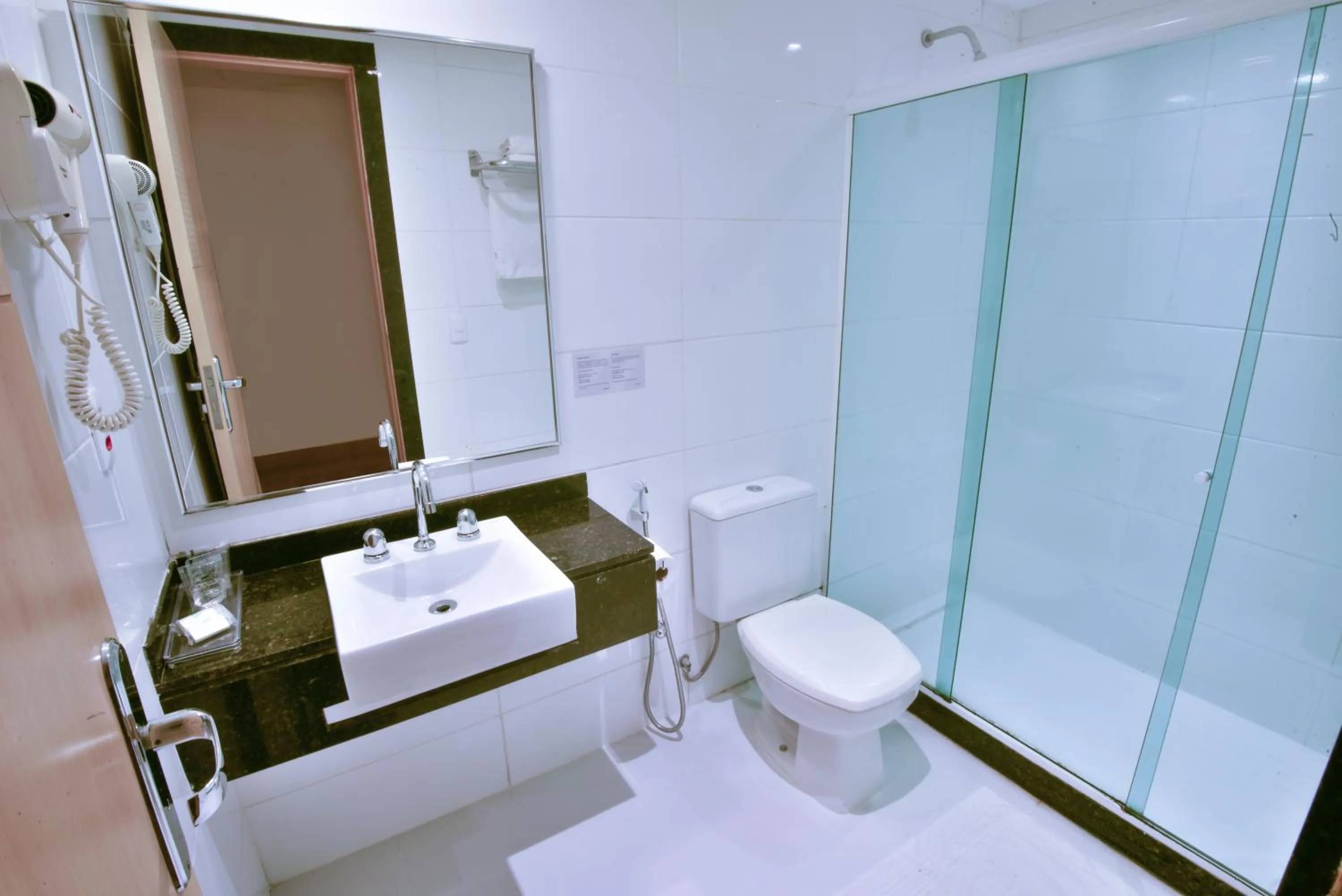 Toilet in Atlantico Sul Hotel