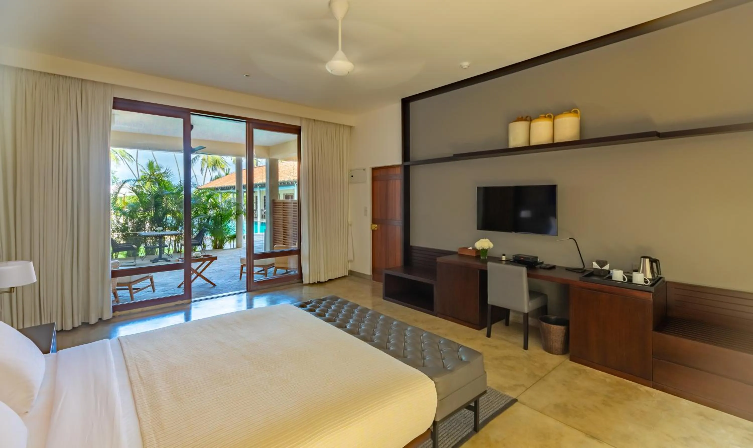 Communal lounge/ TV room, Bed in Taru Villas The Long House - Bentota