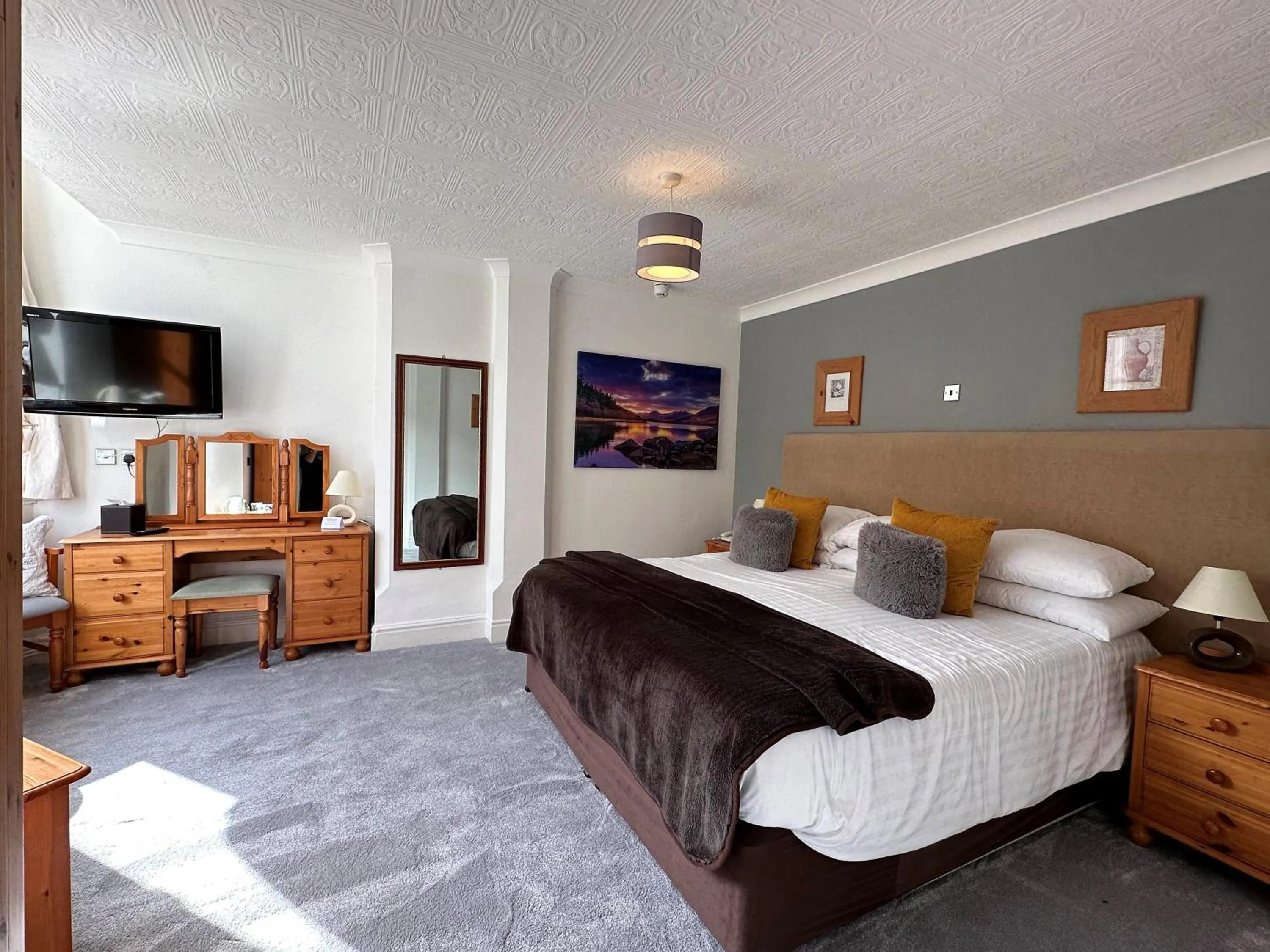 Bedroom, Bed in Craig-y-Dderwen Riverside Hotel