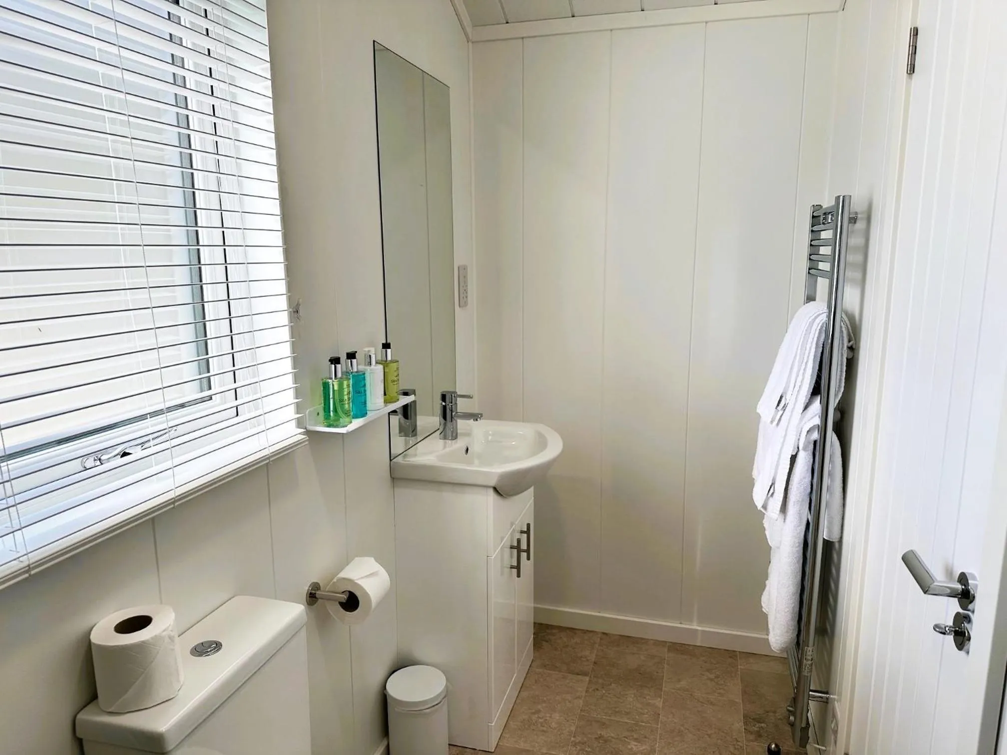 Bathroom in Craig-y-Dderwen Riverside Hotel