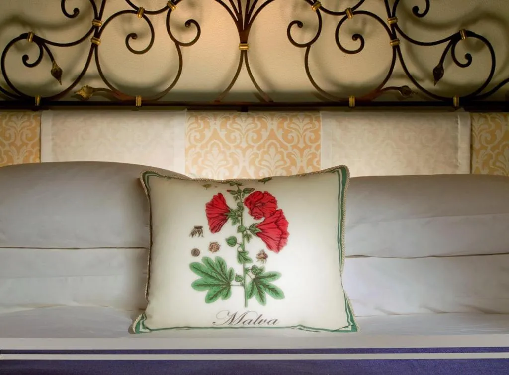 Decorative detail in Monastero Santa Rosa Hotel & Spa