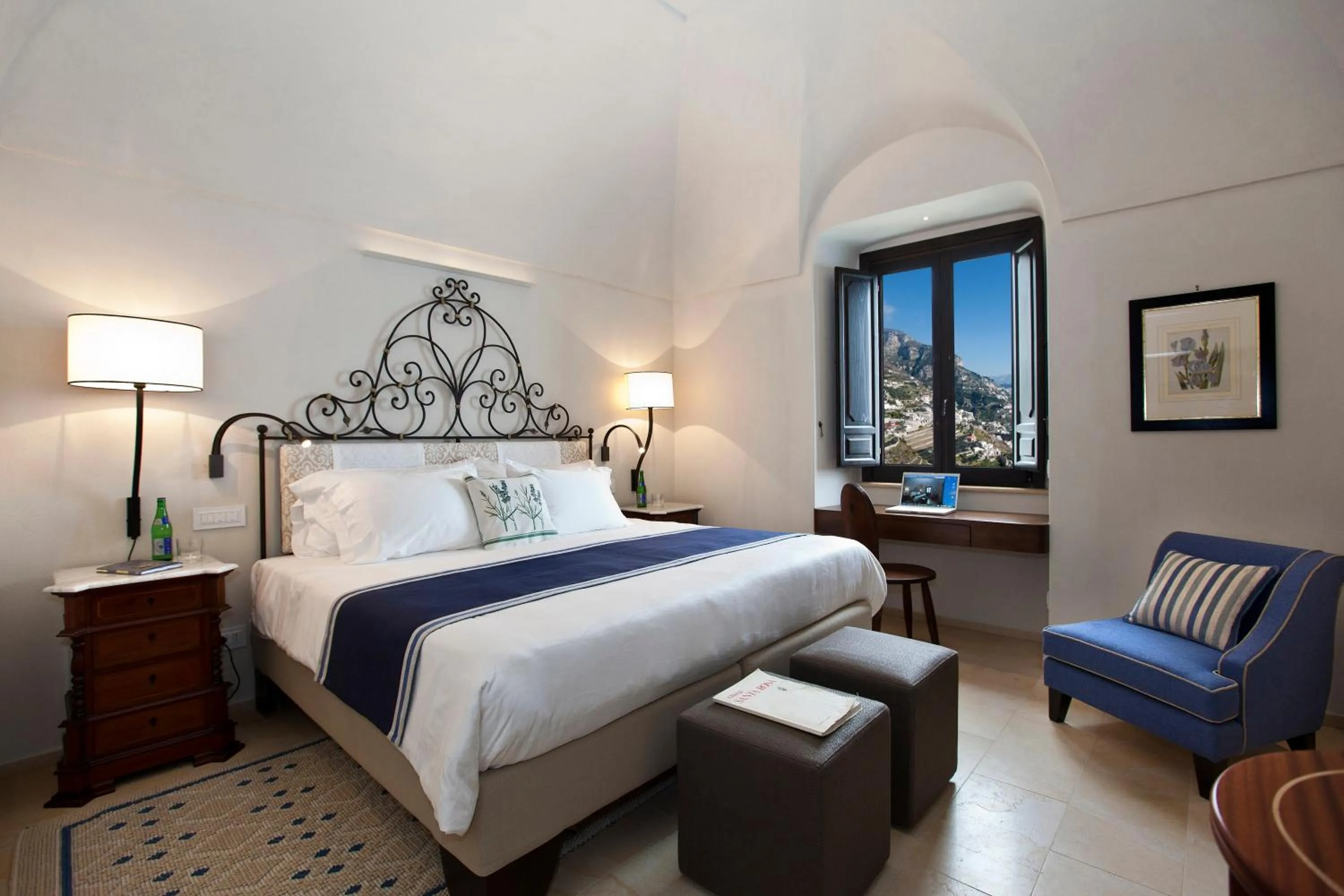 View (from property/room), Bed in Monastero Santa Rosa Hotel & Spa